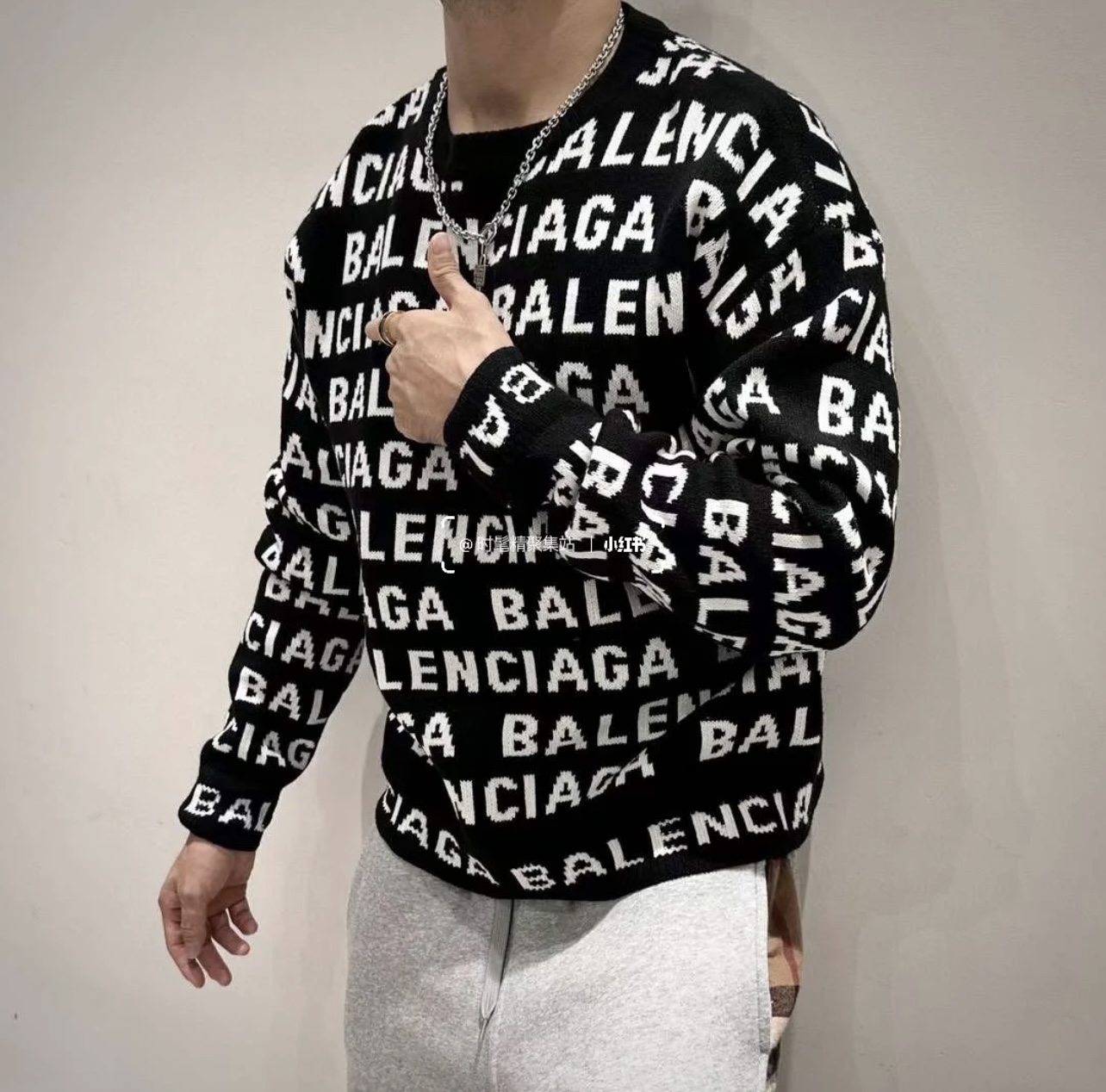 Balenciaga HORIZONTAL ALLOVER CROPPED 满印logo提花毛衣