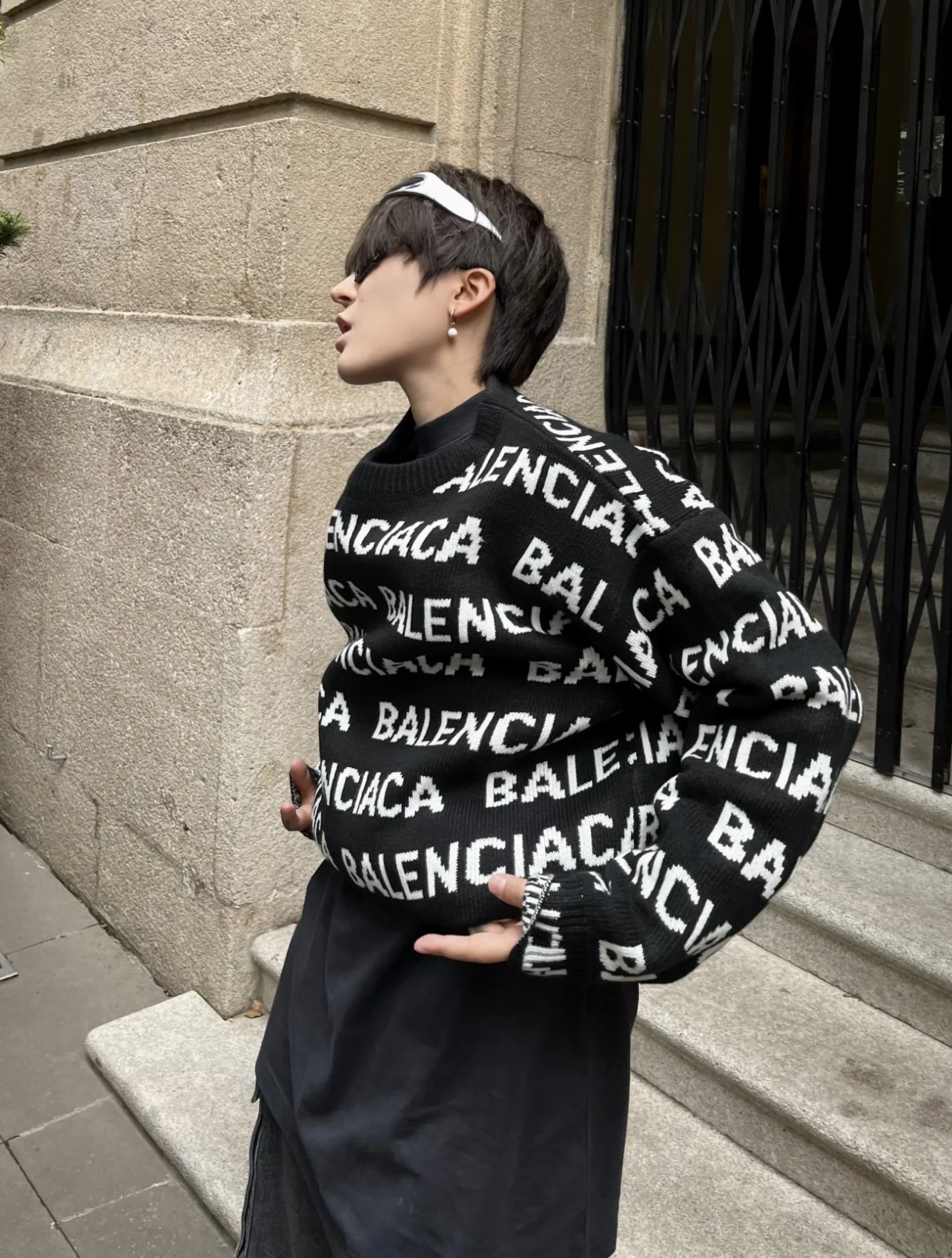 Balenciaga HORIZONTAL ALLOVER CROPPED 满印logo提花毛衣