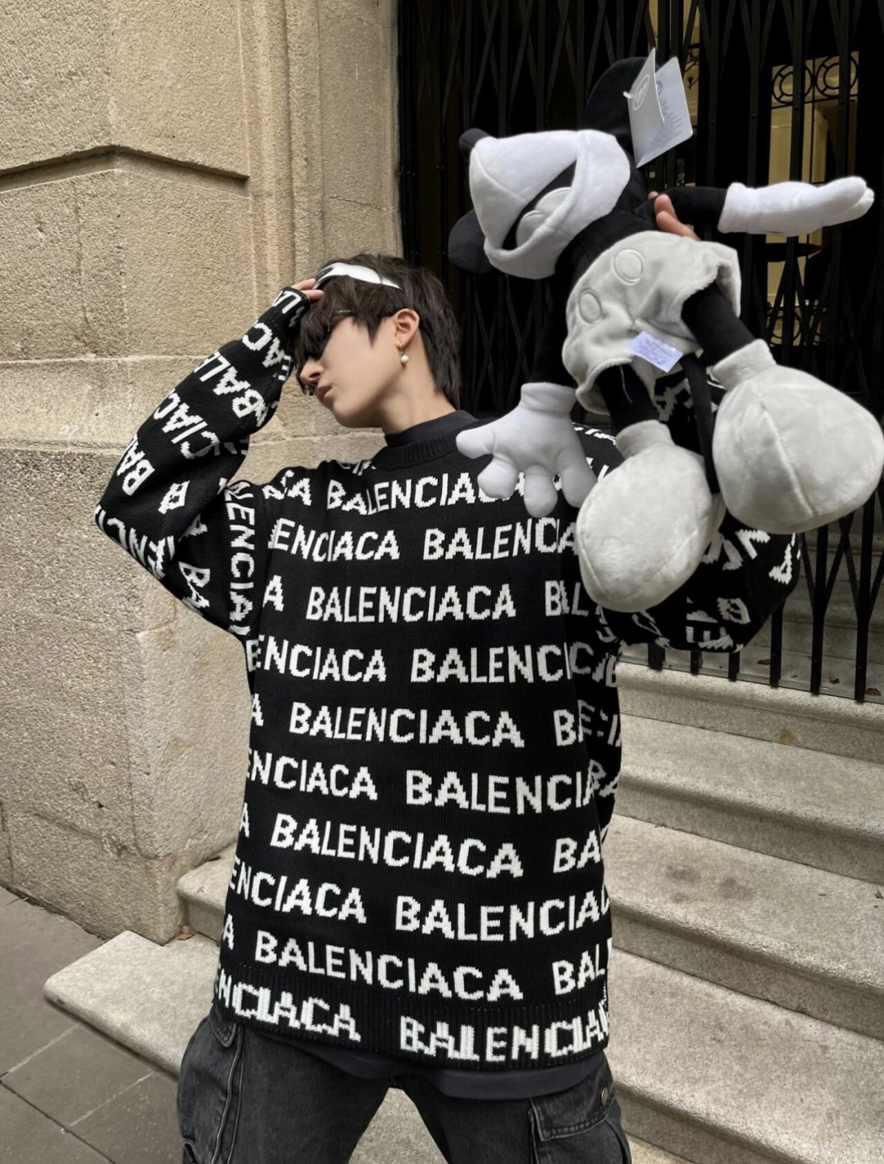 Balenciaga HORIZONTAL ALLOVER CROPPED 满印logo提花毛衣