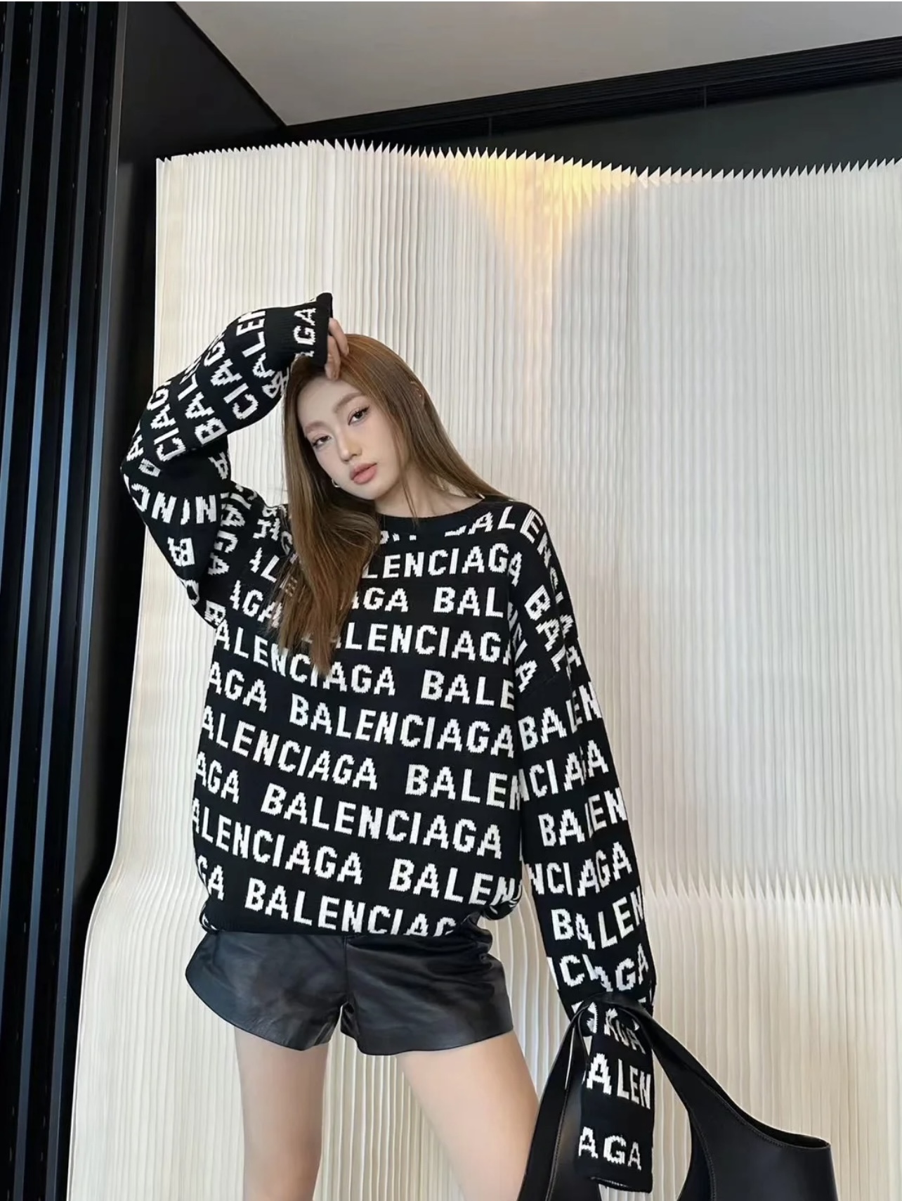 Balenciaga HORIZONTAL ALLOVER CROPPED 满印logo提花毛衣