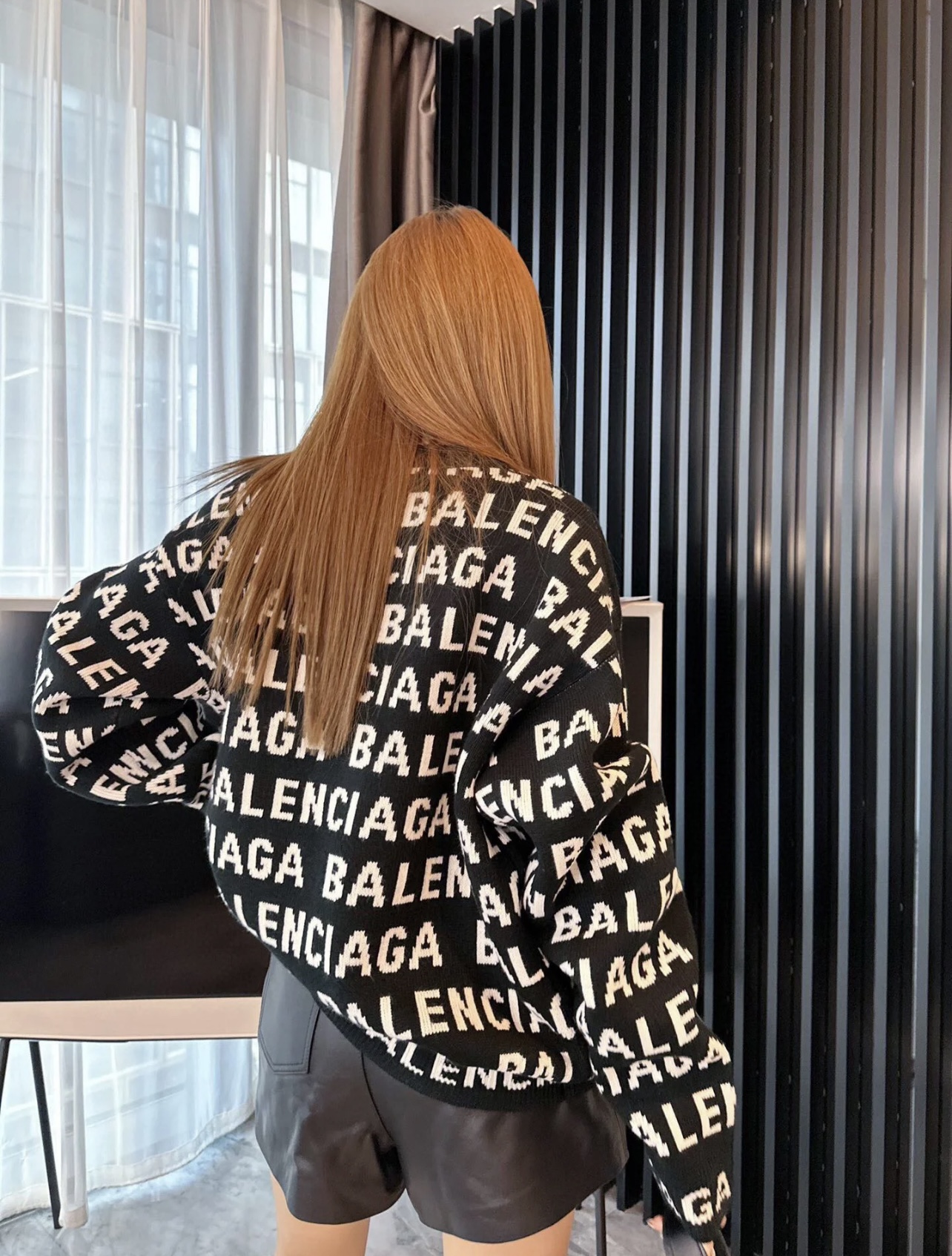 Balenciaga HORIZONTAL ALLOVER CROPPED 满印logo提花毛衣