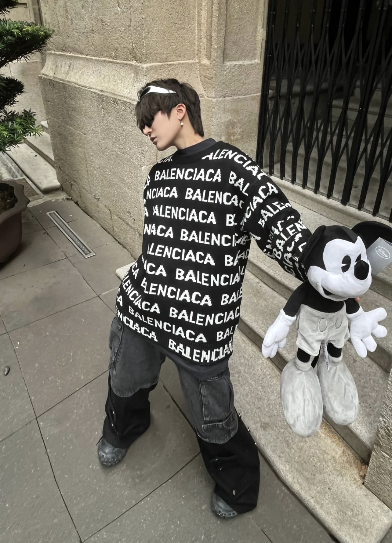 Balenciaga HORIZONTAL ALLOVER CROPPED 满印logo提花毛衣