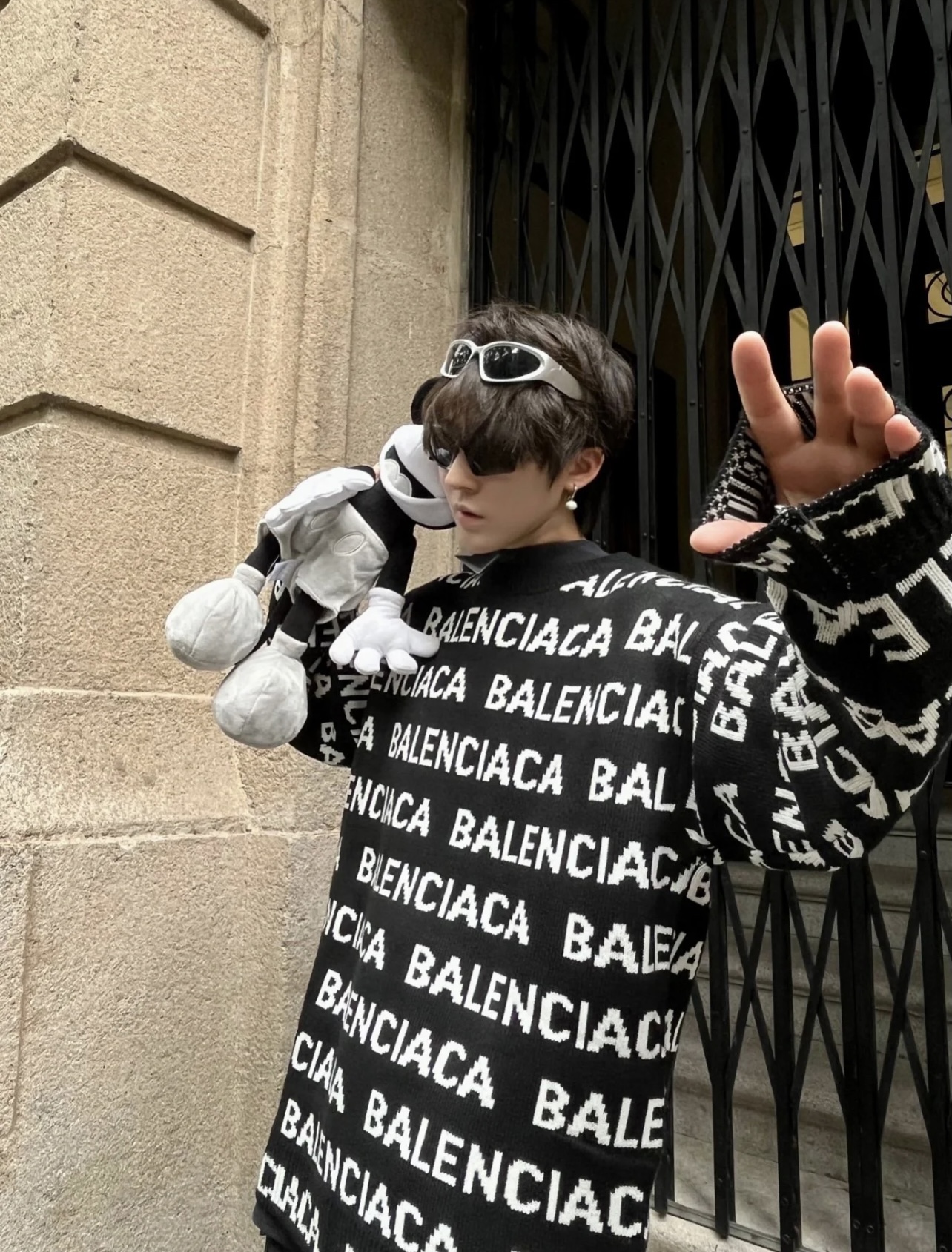 Balenciaga HORIZONTAL ALLOVER CROPPED 满印logo提花毛衣