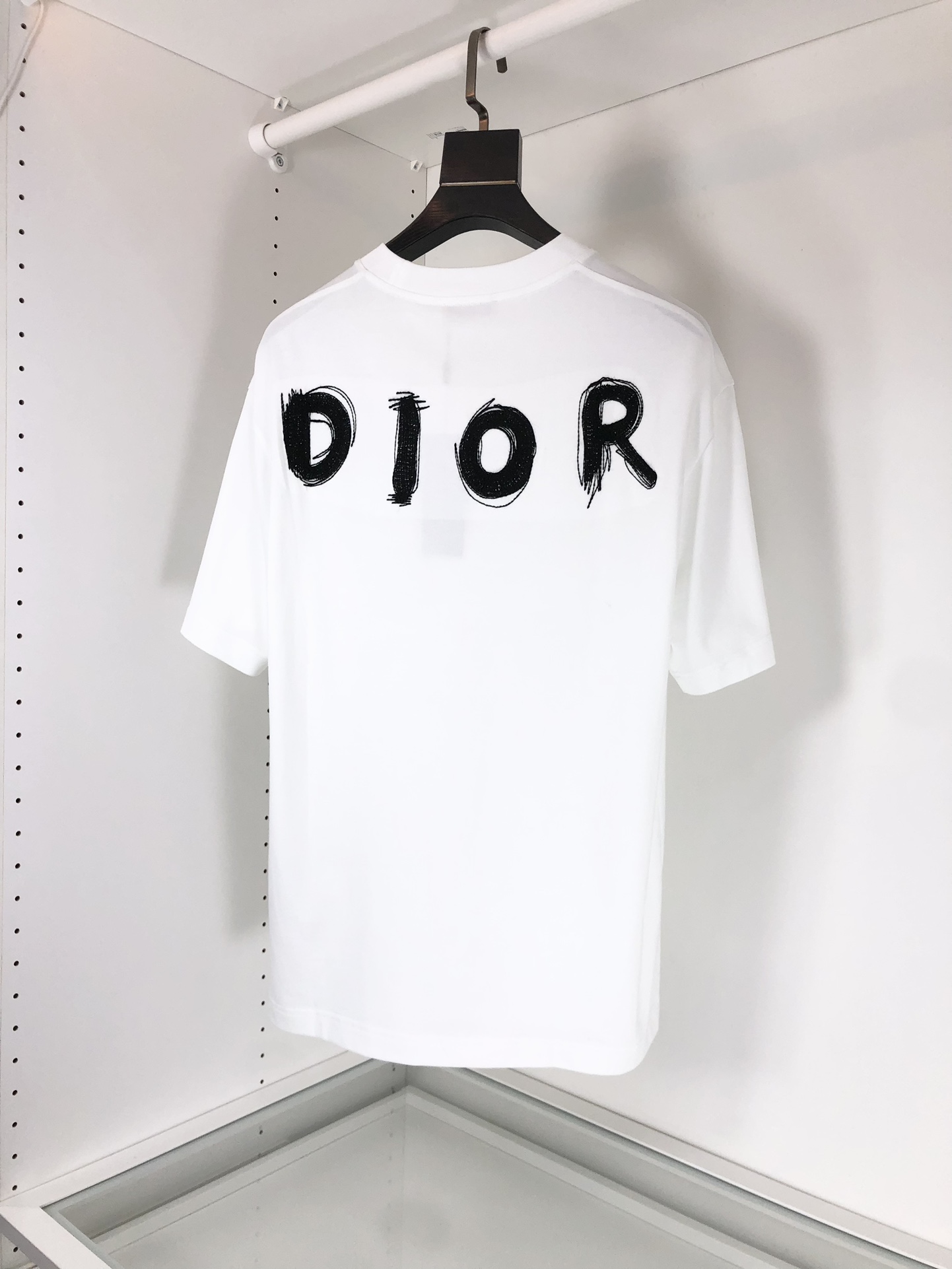 Dior2024春夏新款首发专柜最新款短袖圆领T恤高端订制设计前卫时尚！品牌logo重工艺设计高端定制丝