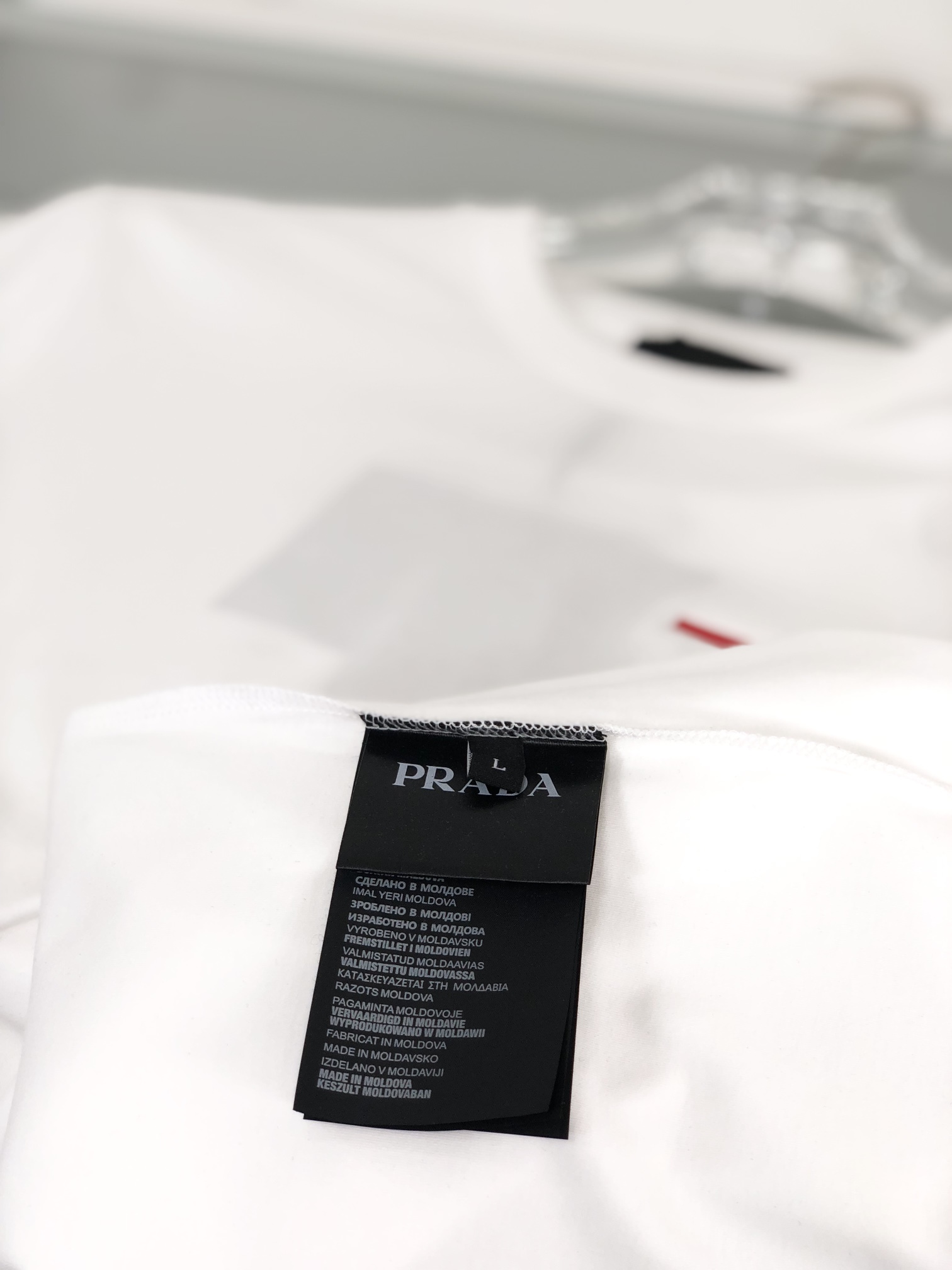 普拉达2024春夏新款首发专柜最新款短袖圆领T恤高端订制设计前卫时尚！品牌logo重工艺设计高端定制丝光