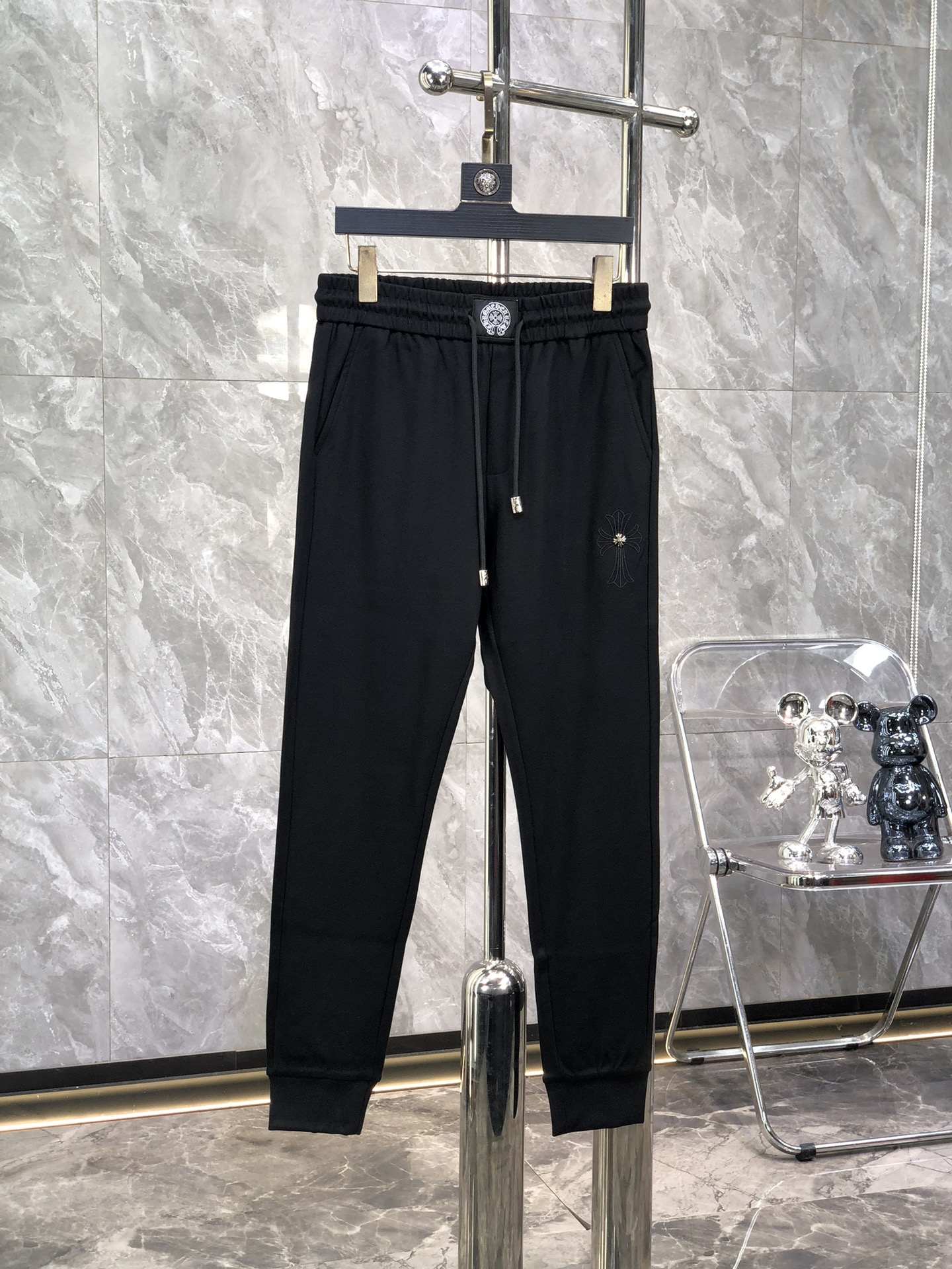 NO:523086,Crowxin's new autumn and winter 2025 men's casual trousers, high-end products are simple, fashionable and generous, customized original imported fabrics, simple, neat and refreshing, the quality workmanship details can stand any form of test, simple, generous and versatile, elegant and handsome, and a brand new visual feeling!  He has invincible appearance, excellent details, and is not picky about others!  Code number M-3xL, chrome hearts, alexander wang19860909克罗心2025秋冬新款男士休闲长裤 高端货简洁时尚大方 定制原版进口面料 简洁利落又清爽 品质做工细节经得起任何形式检验,简约大方百搭款 上身优雅帅气,焕然一新的即视感！品相无敌,细节都很到位,上身不挑人！ 码数M-3xL,,chrome hearts,alexander wang,Men's clothing