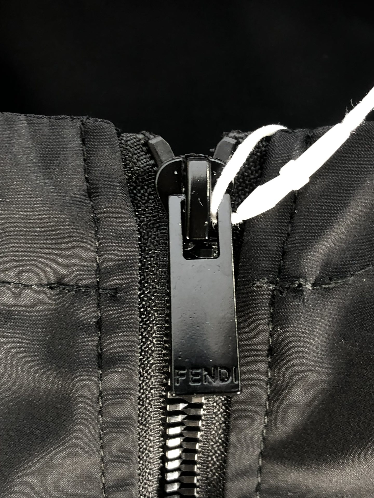 High-Quality Hood Jacket by F.D. Fendy: Stylish, Customizable, and Comfortable - 图片 4