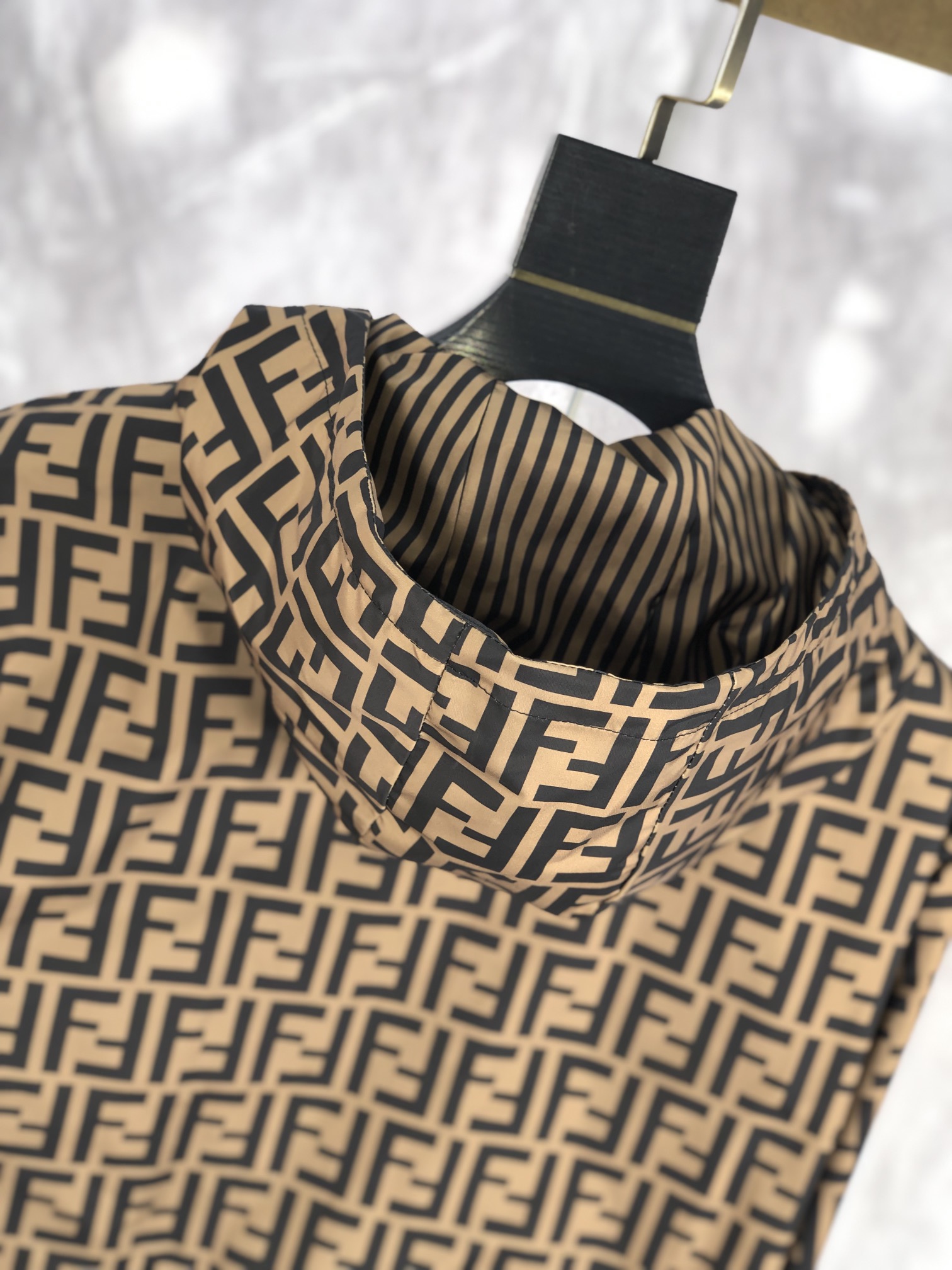 High-Quality Hood Jacket by F.D. Fendy for Winter 2025: Stylish and Customizable - 图片 8