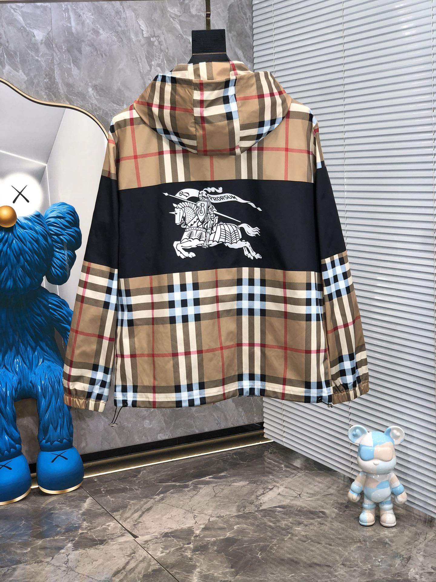 BURBERRY 2025 Autumn Winter High-Quality Hat Jacket Recommendation - 图片 8