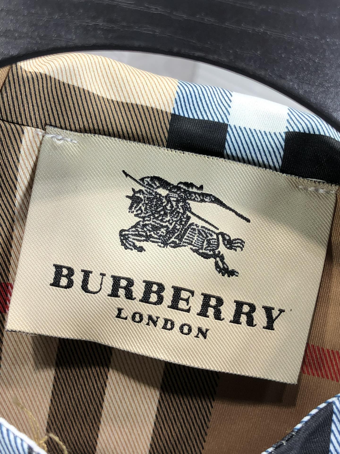 BURBERRY 2025 Autumn Winter High-Quality Hat Jacket Recommendation - 图片 4