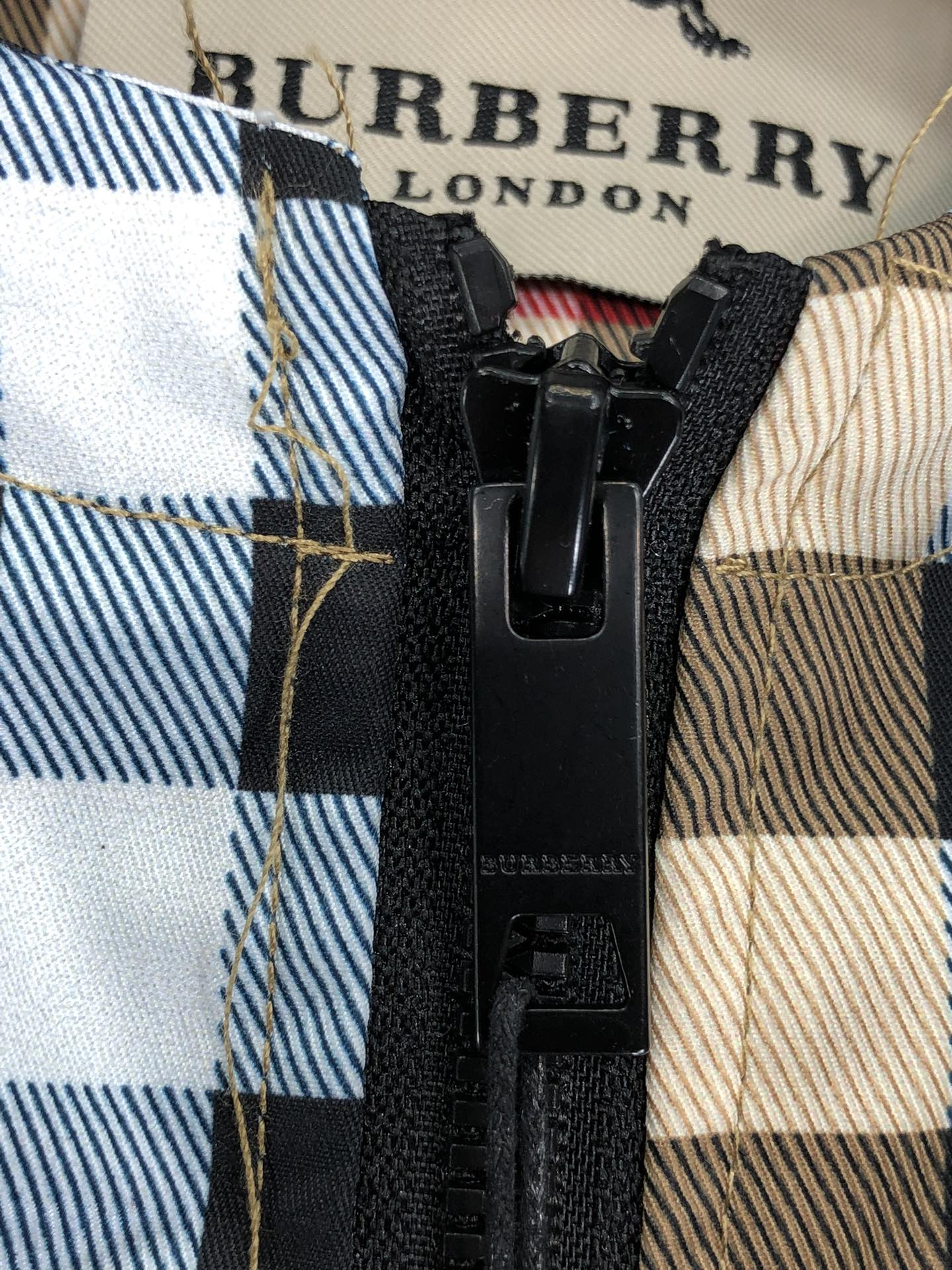 BURBERRY 2025 Autumn Winter High-Quality Hat Jacket Recommendation - 图片 5