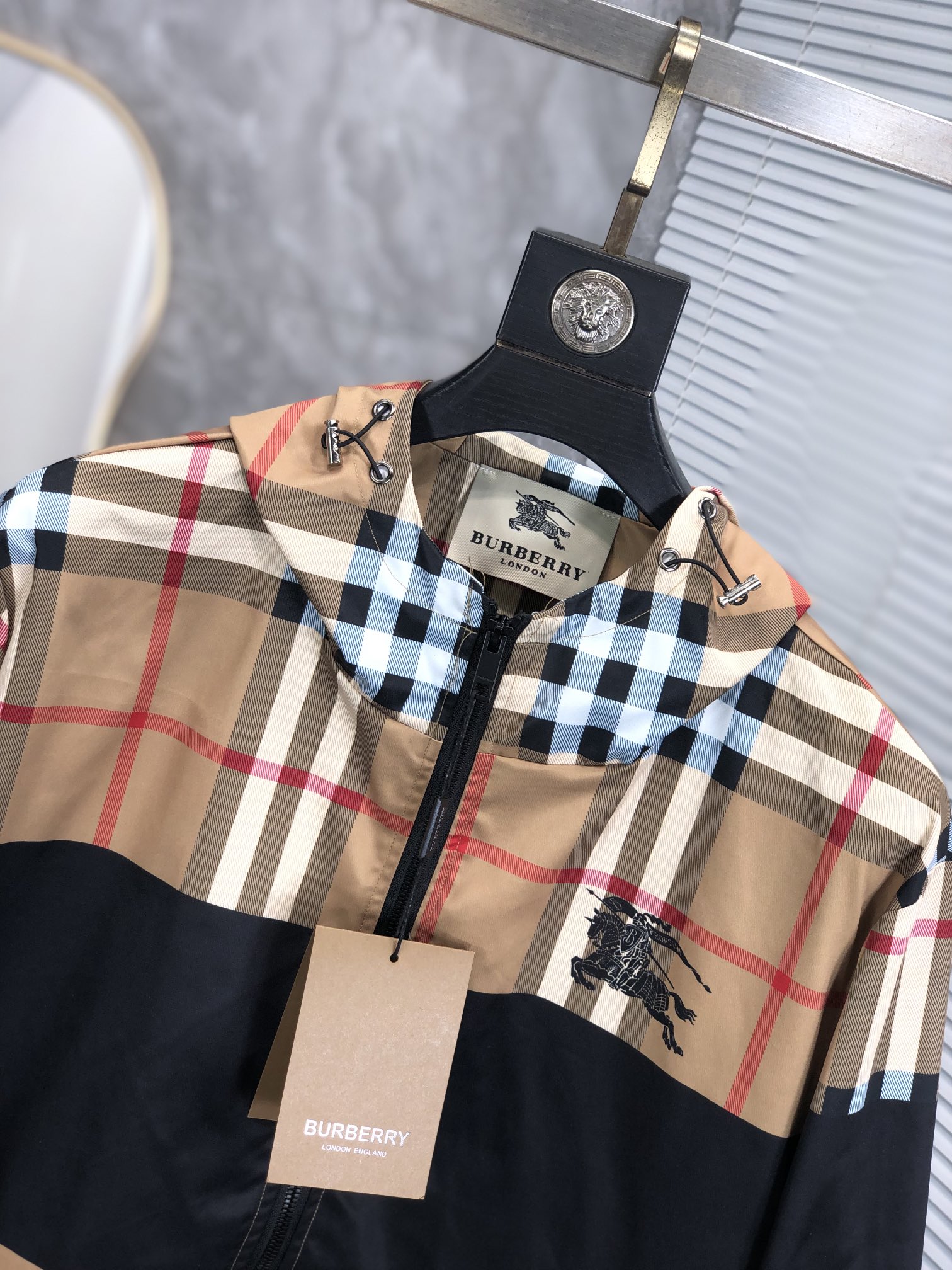 BURBERRY 2025 Autumn Winter High-Quality Hat Jacket Recommendation - 图片 2