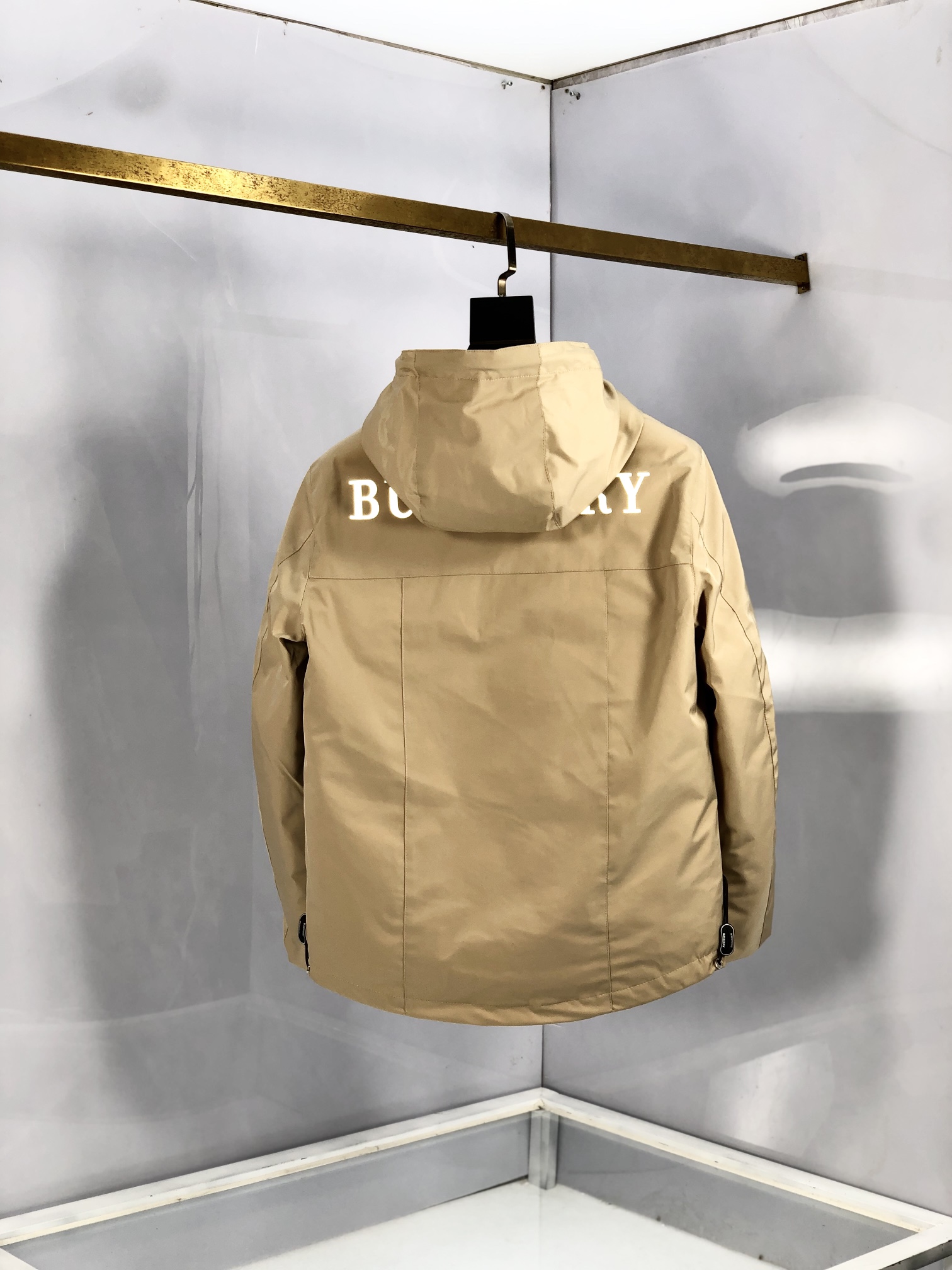 高品质顶级版本BURBERRY/巴宝莉男士连帽3M反光羽绒服英国皇室御用品牌！英国以及欧洲等国的高端限定