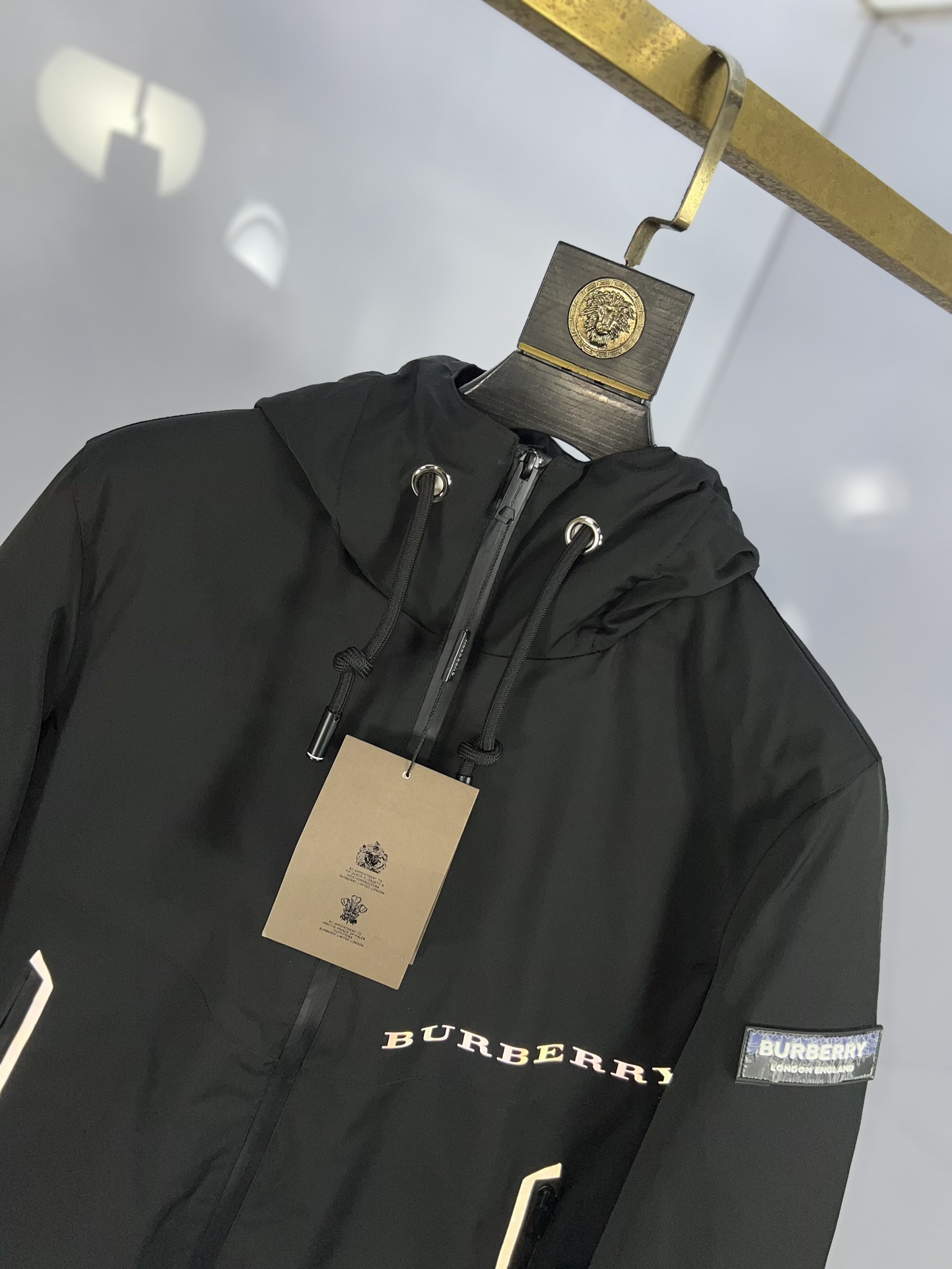 高品质顶级版本BURBERRY/巴宝莉男士连帽3M反光羽绒服英国皇室御用品牌！英国以及欧洲等国的高端限定