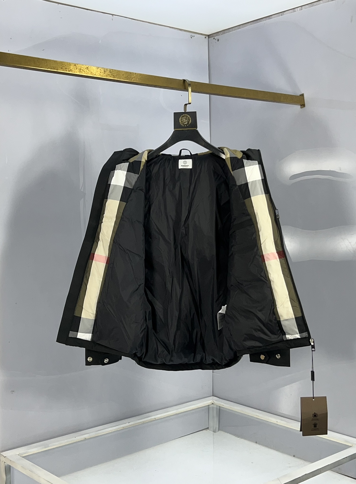 高品质顶级版本BURBERRY/巴宝莉男士连帽3M反光羽绒服英国皇室御用品牌！英国以及欧洲等国的高端限定