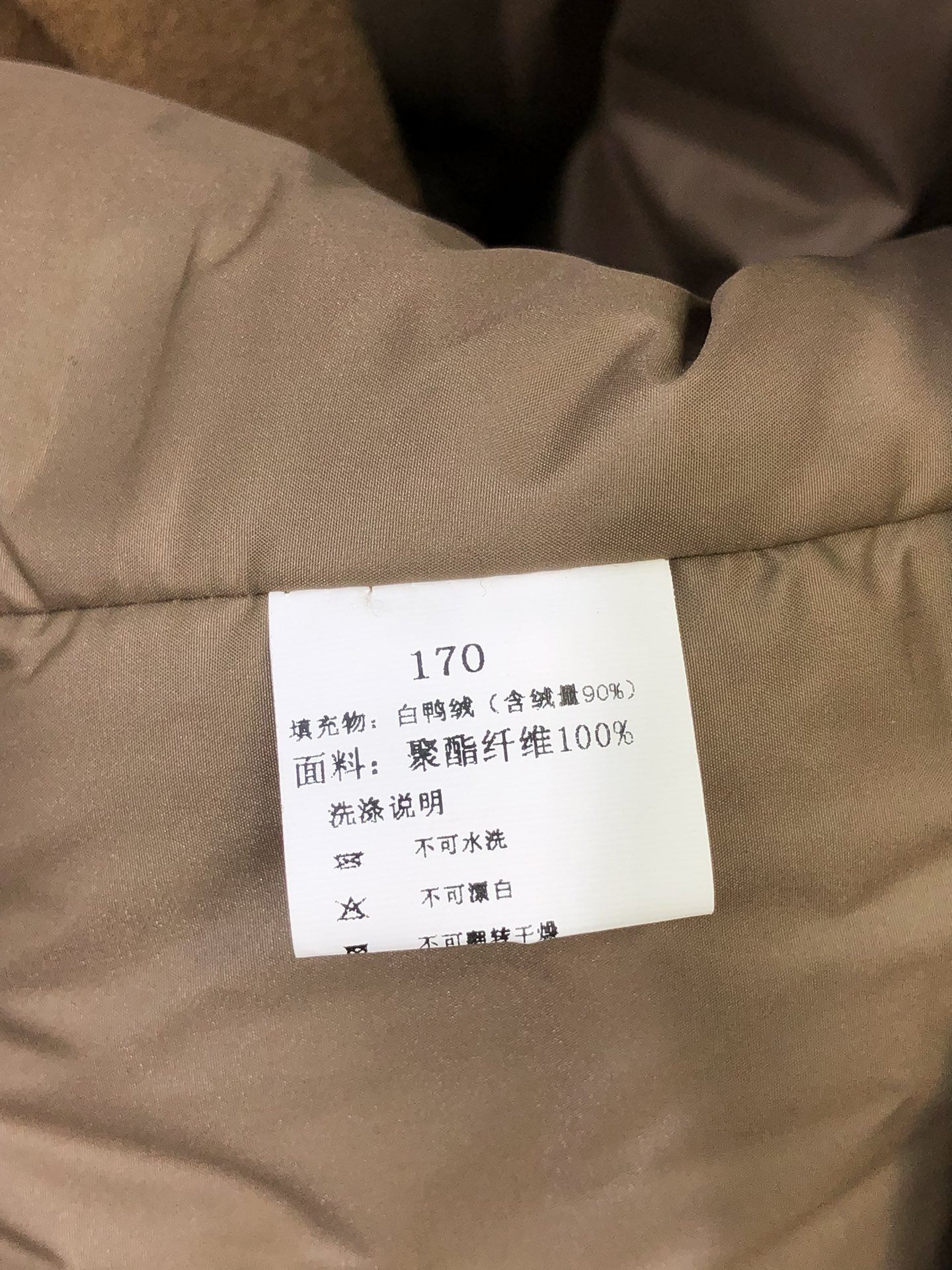 赛琳️260斤2024秋冬新款男士羊绒肯希顿大衣内胆搭配羽绒️拆卸这款大衣堪称时尚与品质的完美结合它采用