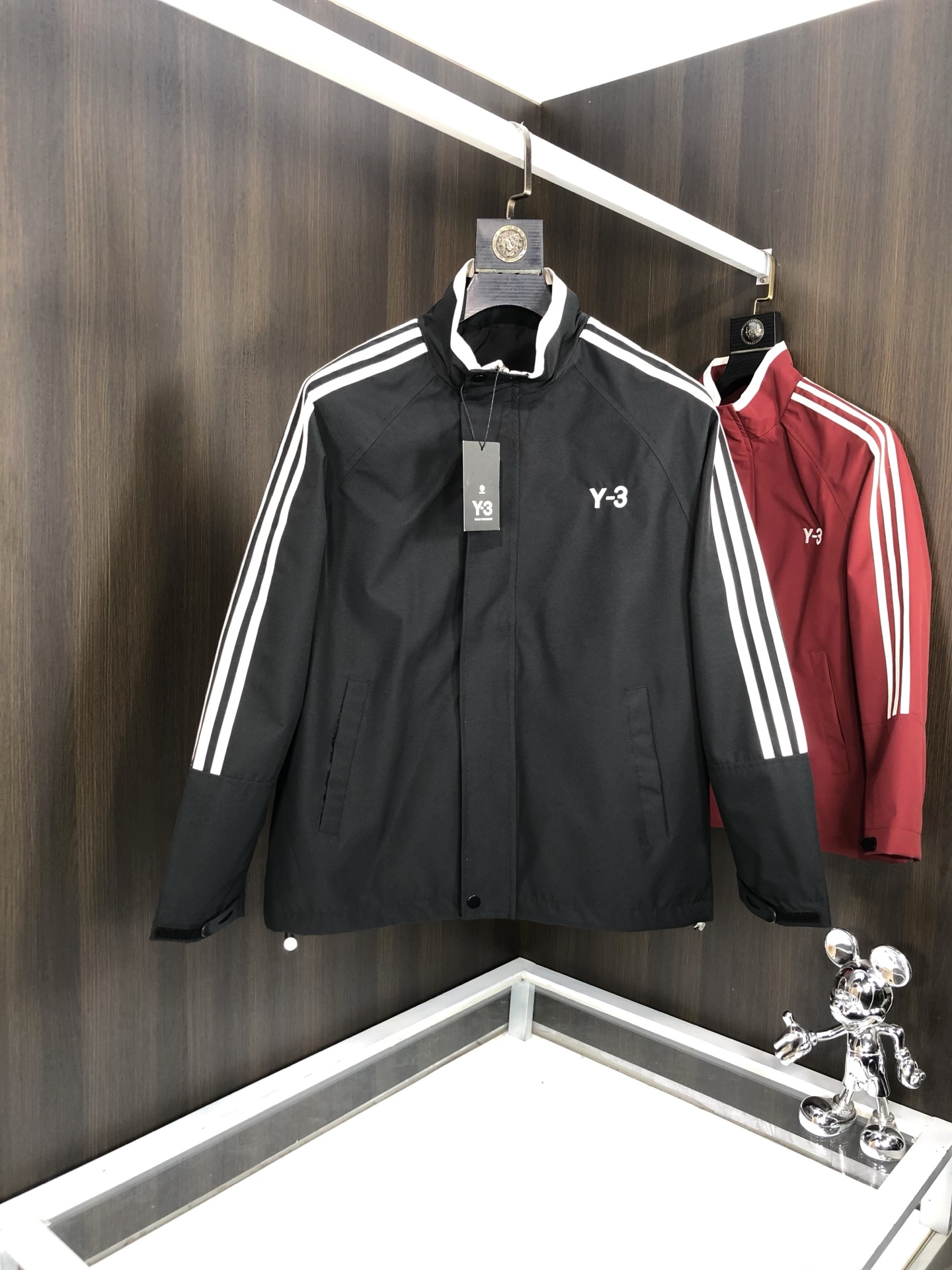 NO:123720,Y3.25 early spring new product is available for sale, casual and daily wear!  The upper body modifies the body, perfectly combines fashion aesthetics with the concept of new urban business and leisure, and the Italian minimalist, capable and outdoor functional styles are the ultimate interpretation, both solemn and harmonious, creating a unique styling item. The overall outline tends to be simple, and the 88 is quite individual and elegant in detail, enriching the overall vision. The wardrobe business and leisure is excellent and has a high attendance rate!  It is hard to find!  Count s-3XL m wear/130,,jackets & coats,jackets & coats,alexander wang19860909Y3.25早春新品发售夹克外套,休闲日常穿搭！上身修饰身形、将时装美学和新都市商务休闲概念完美融合,通体将意式的极简、干练和户外功能性风格极致诠释,亦庄亦谐,塑造出别具一格的造型单品,整体轮廓趋于简约风格,88颇为个性且雅痞的细节处理,丰富了整体视觉.衣橱商务休闲绝佳的高出勤率！可遇而不可求！码数s-3XL m穿/130,,jackets & coats,jackets & coats,alexander wang,Men's clothing