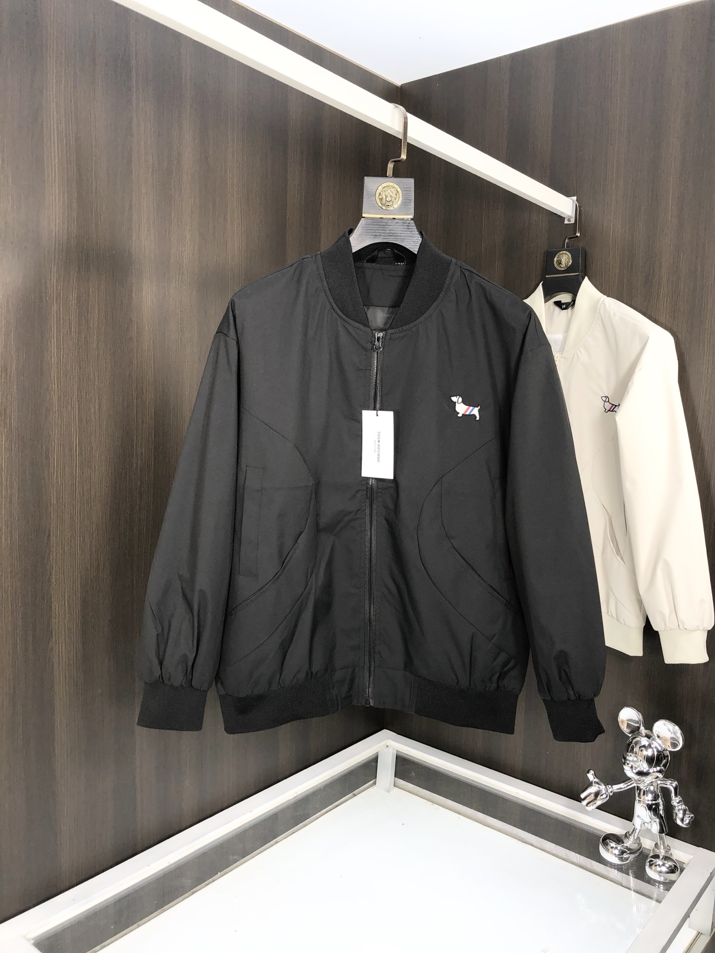 NO:123725,TB 25 early spring new product is available for sale, casual and daily wear!  The upper body modifies the body, perfectly combines fashion aesthetics with the concept of new urban business and leisure, and the Italian minimalist, capable and outdoor functional styles are the ultimate interpretation, both solemn and harmonious, creating a unique styling item. The overall outline tends to be simple, and the 88 is quite individual and elegant in detail, enriching the overall vision. The wardrobe business and leisure is excellent and has a high attendance rate!  It is hard to find!  Count s-3XL m wear/130,,jackets & coats,jackets & coats,alexander wang19860909TB 25早春新品发售夹克外套,休闲日常穿搭！上身修饰身形、将时装美学和新都市商务休闲概念完美融合,通体将意式的极简、干练和户外功能性风格极致诠释,亦庄亦谐,塑造出别具一格的造型单品,整体轮廓趋于简约风格,88颇为个性且雅痞的细节处理,丰富了整体视觉.衣橱商务休闲绝佳的高出勤率！可遇而不可求！码数s-3XL m穿/130,,jackets & coats,jackets & coats,alexander wang,Men's clothing