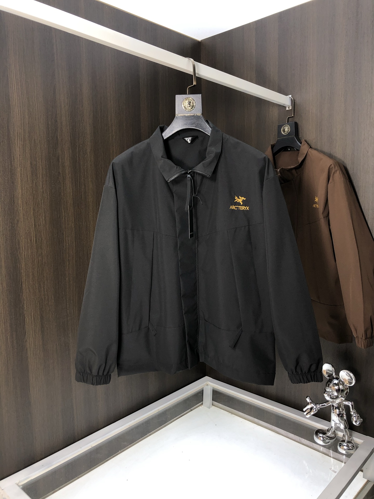 NO:123731,Archaeoptera Bird. 25 early spring new product is available for sale, casual and daily wear!  The upper body modifies the body, perfectly combines fashion aesthetics with the concept of new urban business and leisure, and the Italian minimalist, capable and outdoor functional styles are the ultimate interpretation, both solemn and harmonious, creating a unique styling item. The overall outline tends to be simple, and the 88 is quite individual and elegant in detail, enriching the overall vision. The wardrobe business and leisure is excellent and has a high attendance rate!  It is hard to find!  Count s-3XL m wear/130,arc'teryx,jackets & coats,jackets & coats,alexander wang19860909始祖鸟.25早春新品发售夹克外套,休闲日常穿搭！上身修饰身形、将时装美学和新都市商务休闲概念完美融合,通体将意式的极简、干练和户外功能性风格极致诠释,亦庄亦谐,塑造出别具一格的造型单品,整体轮廓趋于简约风格,88颇为个性且雅痞的细节处理,丰富了整体视觉.衣橱商务休闲绝佳的高出勤率！可遇而不可求！码数s-3XL m穿/130,arc'teryx,jackets & coats,jackets & coats,alexander wang,Men's clothing