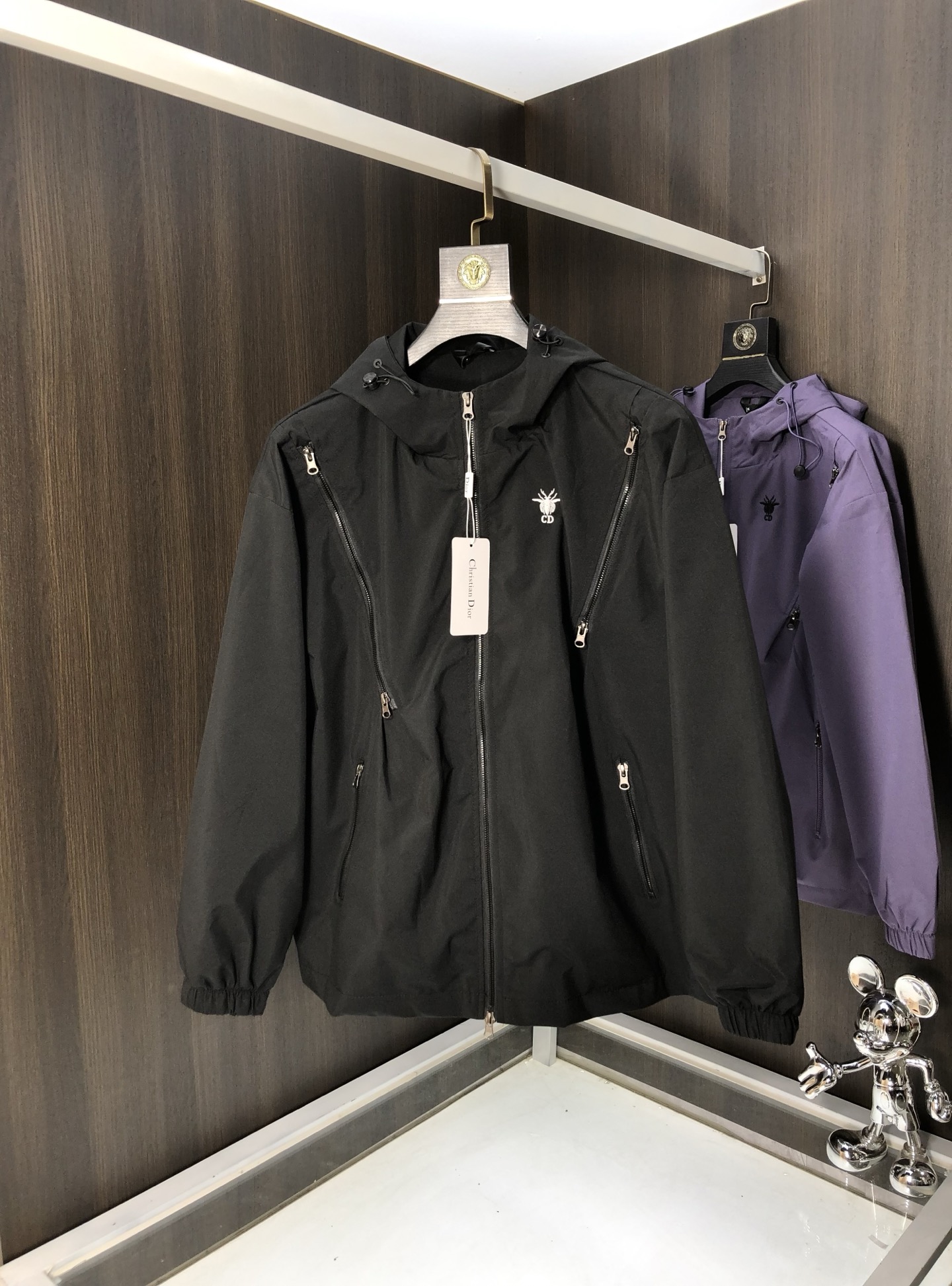 NO:123734,Dior.25 early spring new product is available for sale, casual and daily wear!  The upper body modifies the body, perfectly combines fashion aesthetics with the concept of new urban business and leisure, and the Italian minimalist, capable and outdoor functional styles are the ultimate interpretation, both solemn and harmonious, creating a unique styling item. The overall outline tends to be simple, and the 88 is quite individual and elegant in detail, enriching the overall vision. The wardrobe business and leisure is excellent and has a high attendance rate!  It is hard to find!  Count s-3XL m wear/130,,dior,jackets & coats,jackets & coats,alexander wang19860909Dior.25早春新品发售夹克外套,休闲日常穿搭！上身修饰身形、将时装美学和新都市商务休闲概念完美融合,通体将意式的极简、干练和户外功能性风格极致诠释,亦庄亦谐,塑造出别具一格的造型单品,整体轮廓趋于简约风格,88颇为个性且雅痞的细节处理,丰富了整体视觉.衣橱商务休闲绝佳的高出勤率！可遇而不可求！码数s-3XL m穿/130,,dior,jackets & coats,jackets & coats,alexander wang,Men's clothing