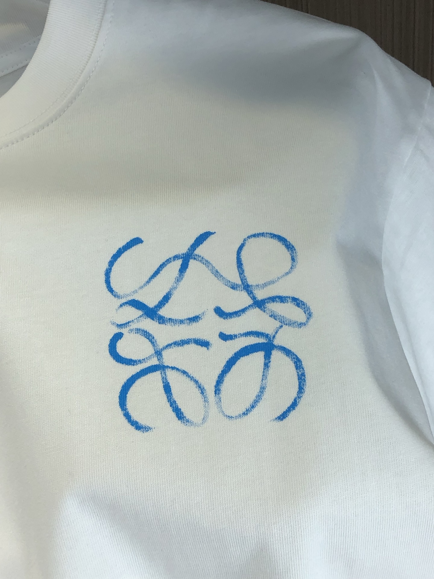 “2025 CJ Loewe Spring/Summer Collection: Hand-Painted Tweeds, 320g Cotton, Black & White” - 图片 7