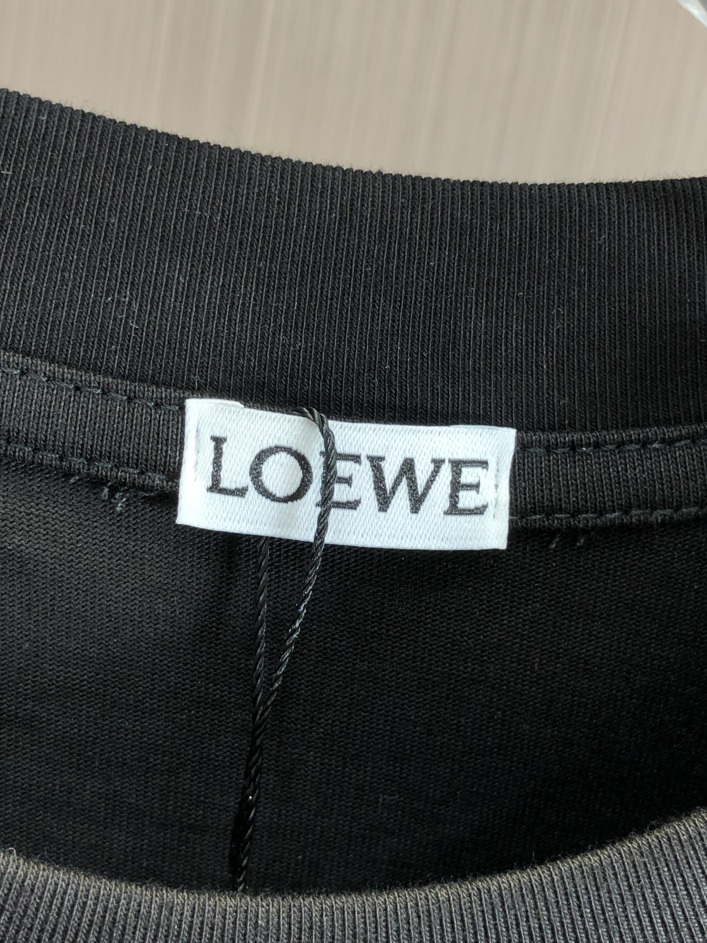 2025 Spring/Summer Collection: CJ Loewe’s Tweed Cotton with Rounded Sleeves (20 words) - 图片 5