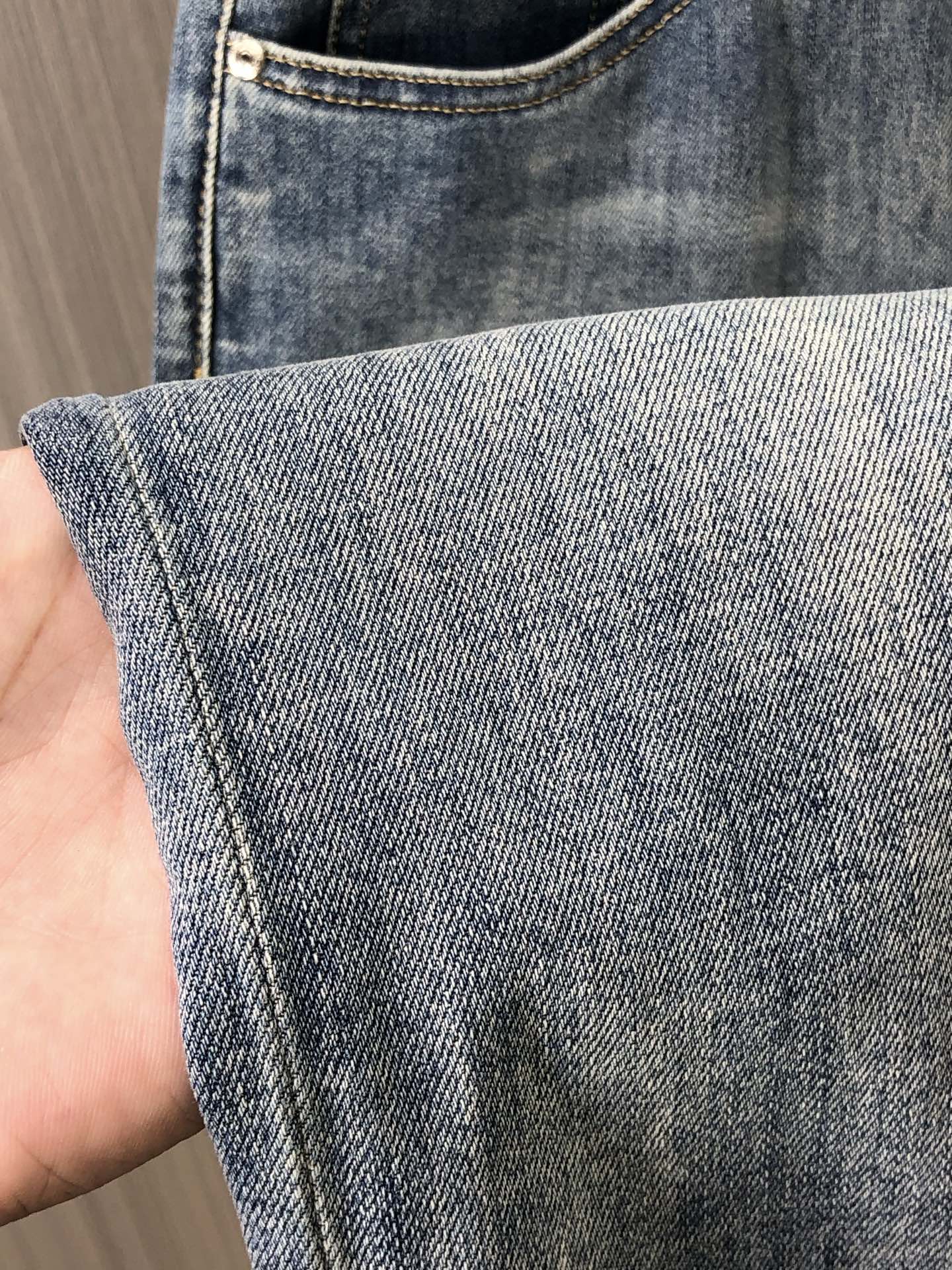 Louis Vuitton 2025 Spring-Summer Men's Jeans - Washed Denim, Comfortable Fit 8 i1747218879322 9221 0 6