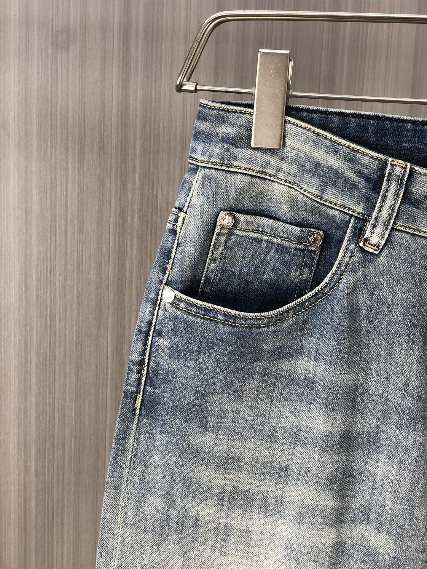 Louis Vuitton 2025 Spring-Summer Men's Jeans - Washed Denim, Comfortable Fit 5 i1747218883305 8529 0 3