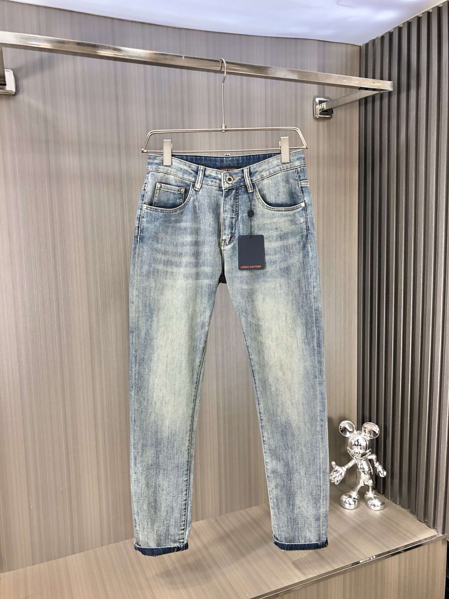 Louis Vuitton 2025 Spring-Summer Men's Jeans - Washed Denim, Comfortable Fit 3 i1747218885760 922 0 0