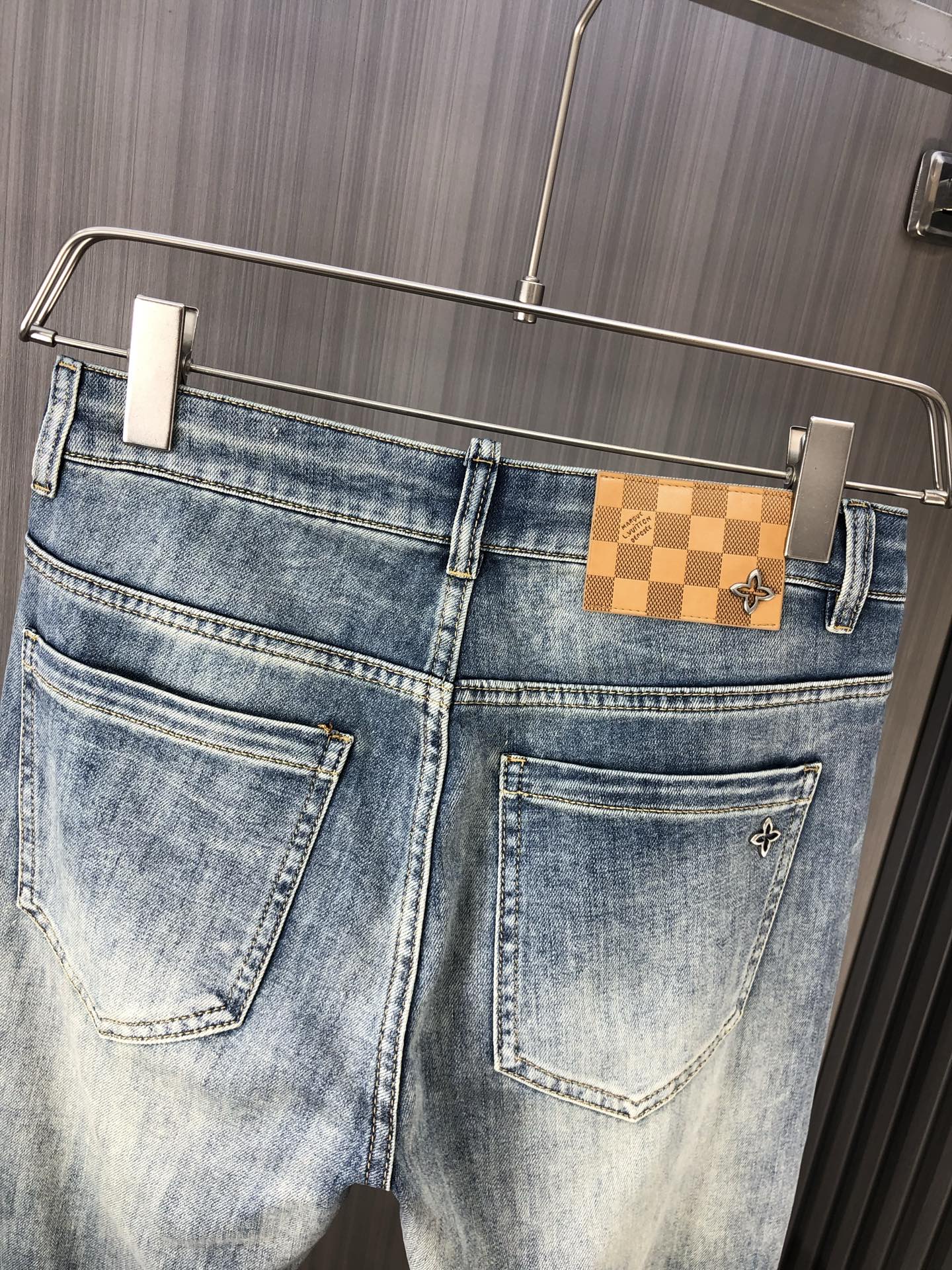Louis Vuitton 2025 Spring-Summer Men's Jeans - Washed Denim, Comfortable Fit 9 i1747218886143 1562 0 7