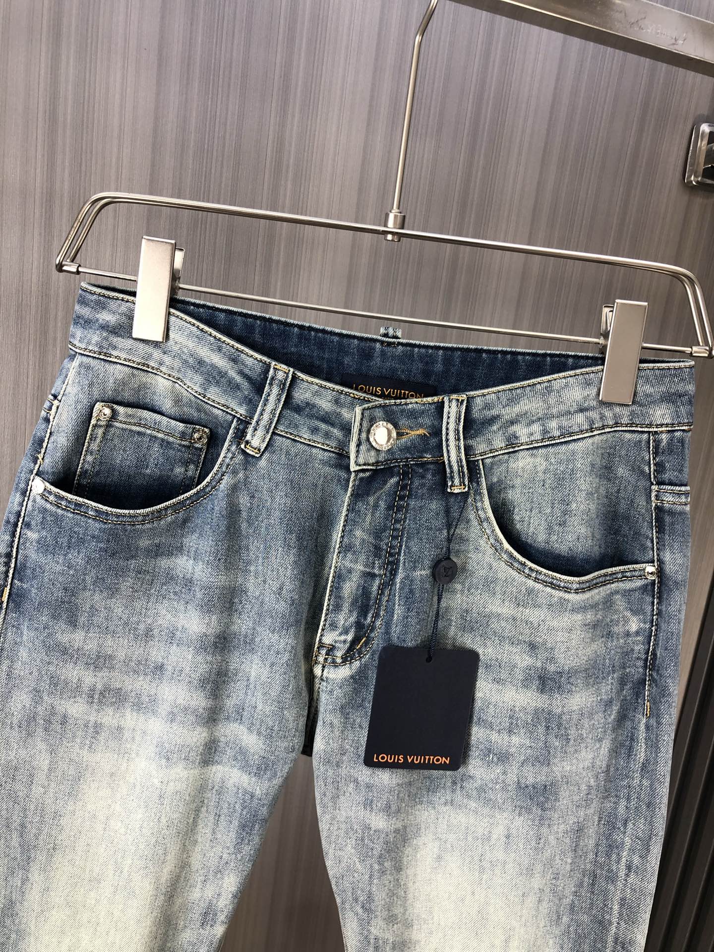 Louis Vuitton 2025 Spring-Summer Men's Jeans - Washed Denim, Comfortable Fit 4 i1747218886257 77 0 2