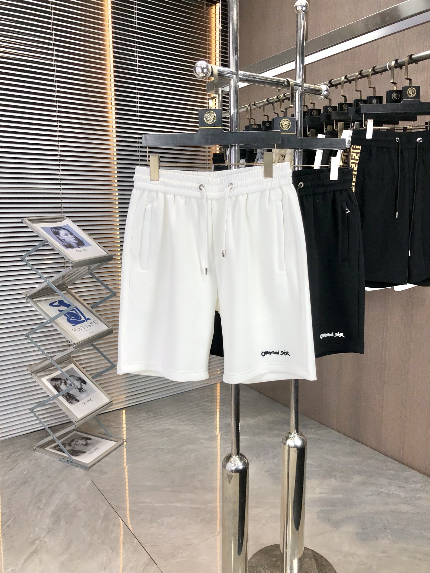 NO:509319,The 2045ss official website synchronizes the new summer high-end casual shorts, using imported cotton original custom fabric, comfortable and versatile texture, excellent breathability, luxury classic brand logo design, fashionable, simple, atmospheric and upscale, excellent breathability, three-dimensional tailoring, perfect shape, super positive, a must-have for summer! Size M-4XL Maximum wearable pounds!  ,,shorts,alexander wang198609092045ss官网同步夏季新款高档休闲短裤,采用进口棉原版定制面料 质感舒适百搭 透气性极佳 奢华经典品牌logo设计 时尚简约大气上档次 透气性极佳 版型立体剪裁完美塑形 超正,夏季必备款! 尺码 M-4XL 最大可穿斤！,,shorts,alexander wang,Men's clothing