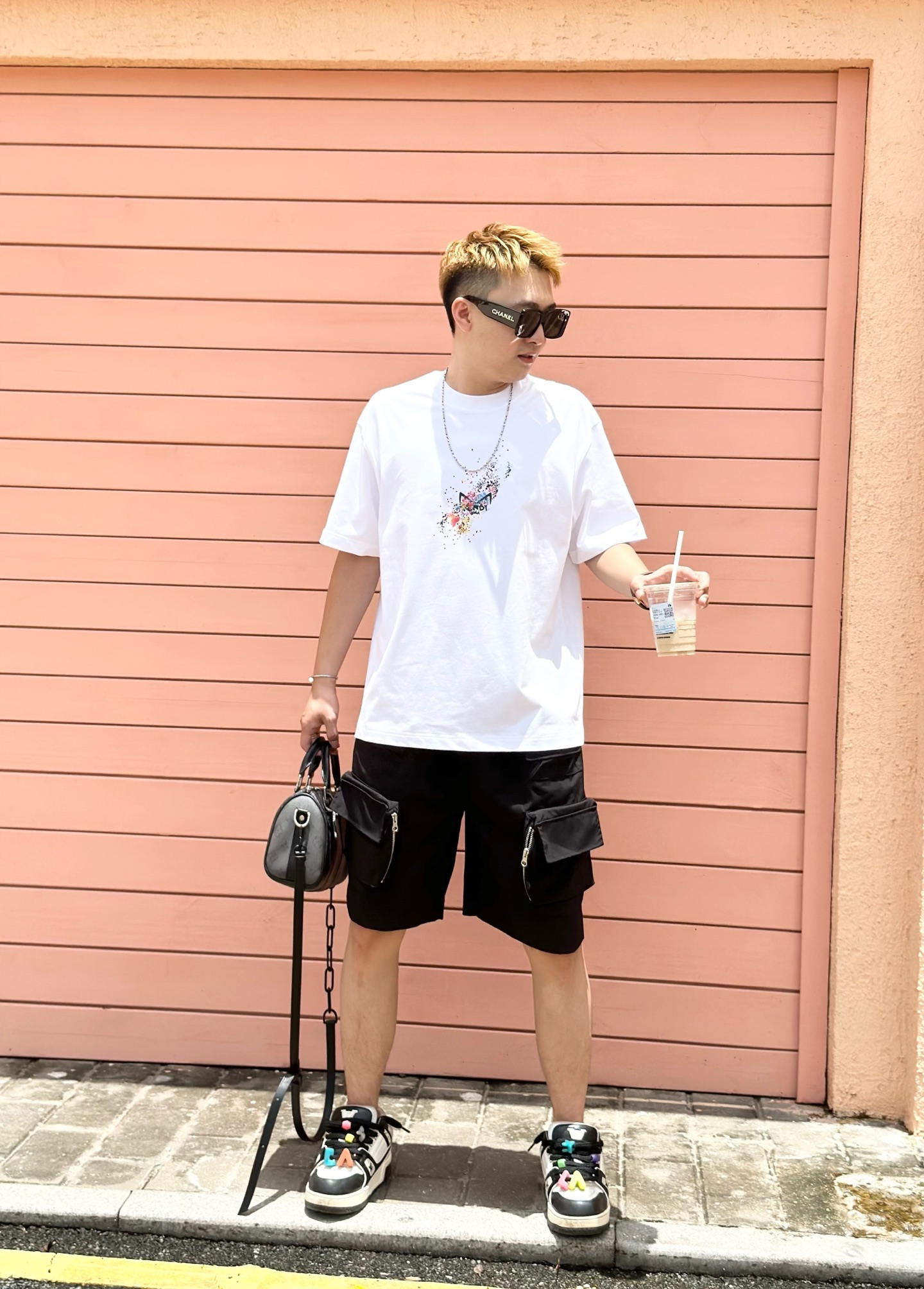 NO:467228,. Fendi.2025ss Snake Year New Year Spring and Summer Boutique Short-sleeved T-shirts for Spring and Summer Synchronization High-end Quality Customized Top-grade Pure Cotton Fabrics, 1:1 made by top manufacturers, D4 fashion brand heavy craft logo design, soft and delicate touch, skin-friendly and comfortable to wear, versatile and casual, the upper body is very good, handsome, trendy men's essentials S-2XL.s wear 175/130,,fendi, T-shirt,tees, t-shirt,alexander wang19860909. 芬迪.2025ss蛇年贺岁款春夏精品短袖T恤 官网同步 高端品质 定制顶级纯棉面料,顶级大厂1:1制作,d4时尚大牌重工艺logo设计,手感柔软细腻 穿着亲肤舒适 百搭休闲 上身非常赞 帅气 潮男必备品 尺码S-2XL.s穿175/130,,fendi,T-shirt,tees，t-shirt,alexander wang,Men's clothing