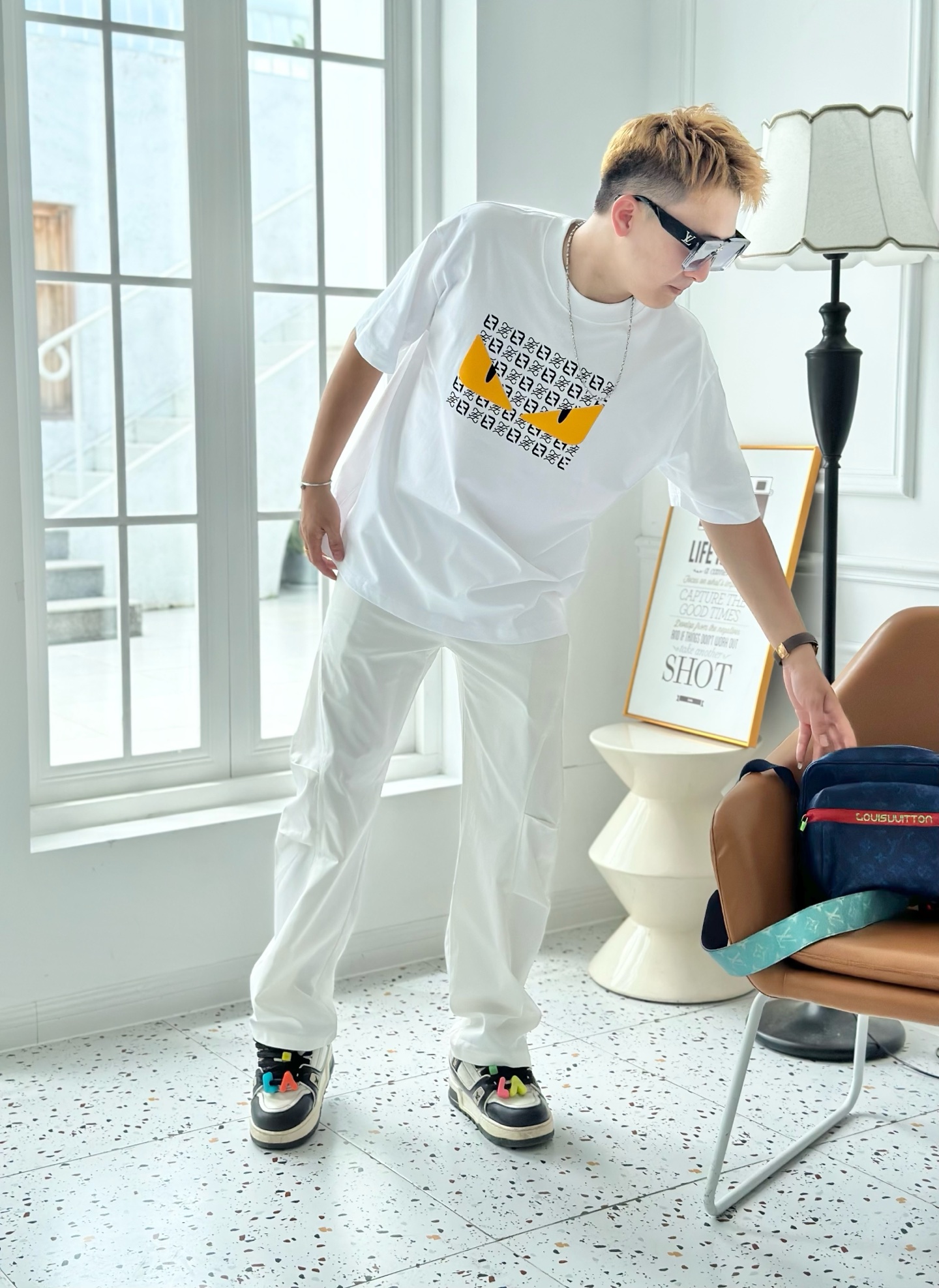 NO:467230,. Fendi.2025ss Snake Year New Year Spring and Summer Boutique Short-sleeved T-shirts for Spring and Summer Synchronization High-end Quality Customized Top-grade Pure Cotton Fabrics, 1:1 made by top manufacturers, D4 fashion brand heavy craft logo design, soft and delicate touch, skin-friendly and comfortable to wear, versatile and casual, the upper body is very good, handsome, trendy men's essentials S-2XL.s wear 175/130,,fendi, T-shirt,tees, t-shirt,alexander wang19860909. 芬迪.2025ss蛇年贺岁款春夏精品短袖T恤 官网同步 高端品质 定制顶级纯棉面料,顶级大厂1:1制作,d4时尚大牌重工艺logo设计,手感柔软细腻 穿着亲肤舒适 百搭休闲 上身非常赞 帅气 潮男必备品 尺码S-2XL.s穿175/130,,fendi,T-shirt,tees，t-shirt,alexander wang,Men's clothing