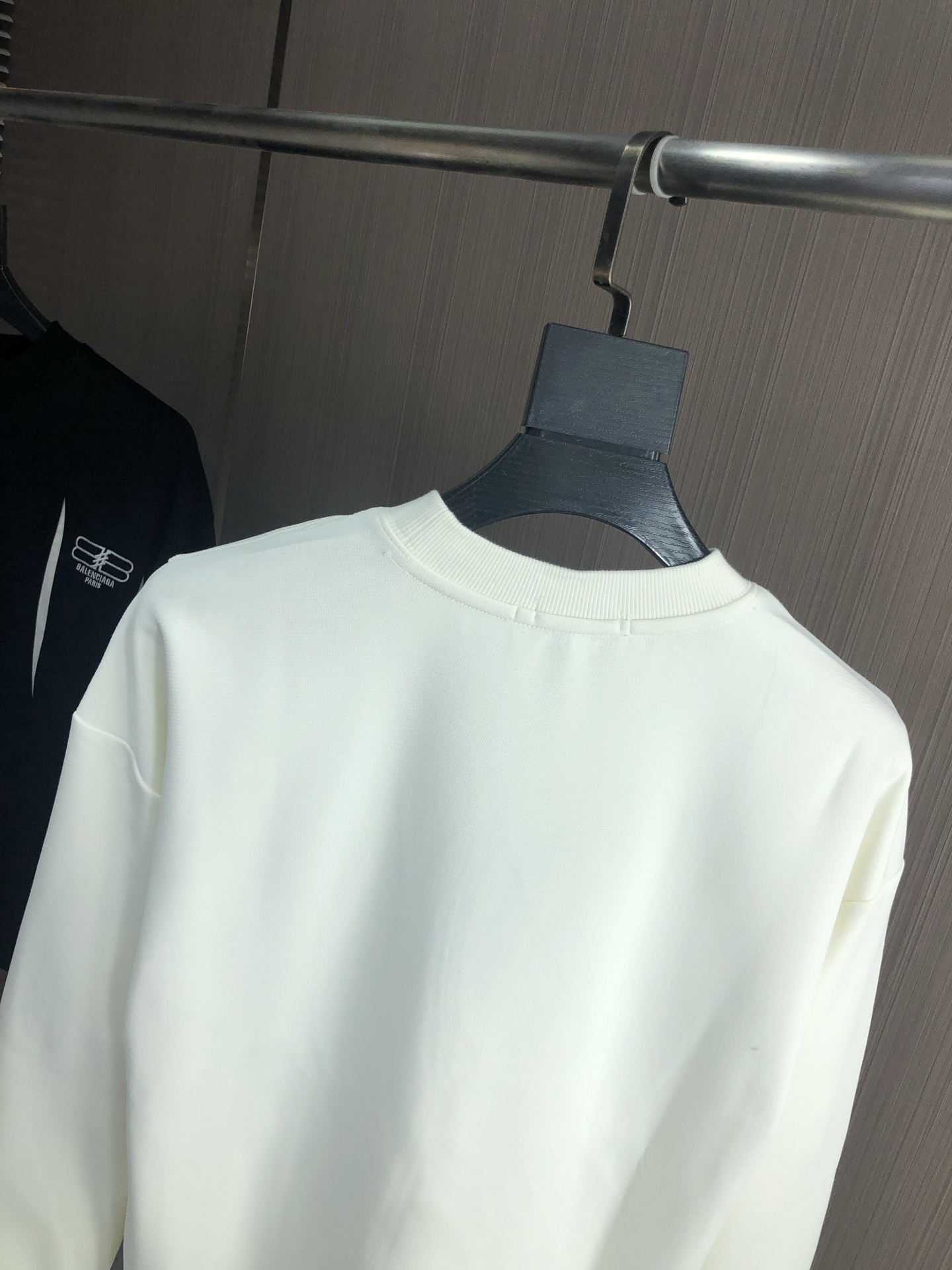 。巴黎世家 。2025秋冬新款字母logo针织棉卫衣T恤 渠道精品！都市系列产物，奢华程度满分的字母lo