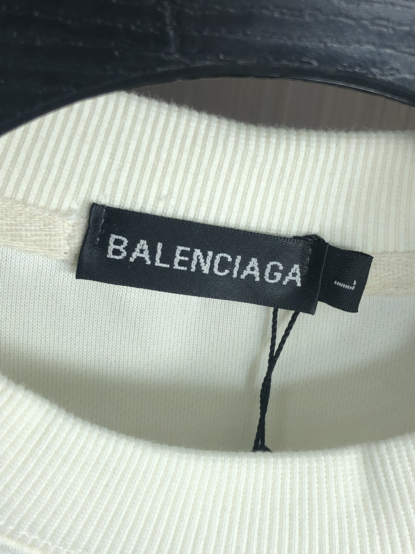 。巴黎世家 。2025秋冬新款字母logo针织棉卫衣T恤 渠道精品！都市系列产物，奢华程度满分的字母lo