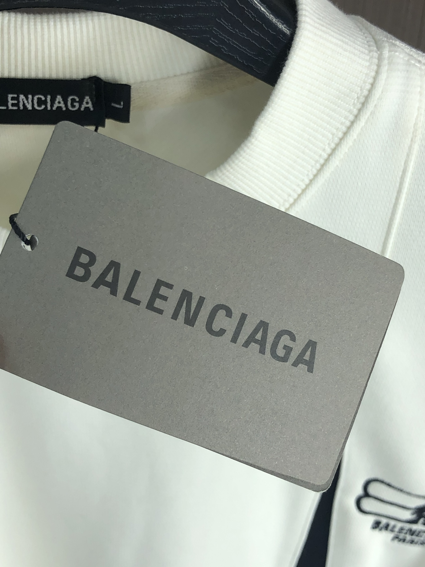 。巴黎世家 。2025秋冬新款字母logo针织棉卫衣T恤 渠道精品！都市系列产物，奢华程度满分的字母lo