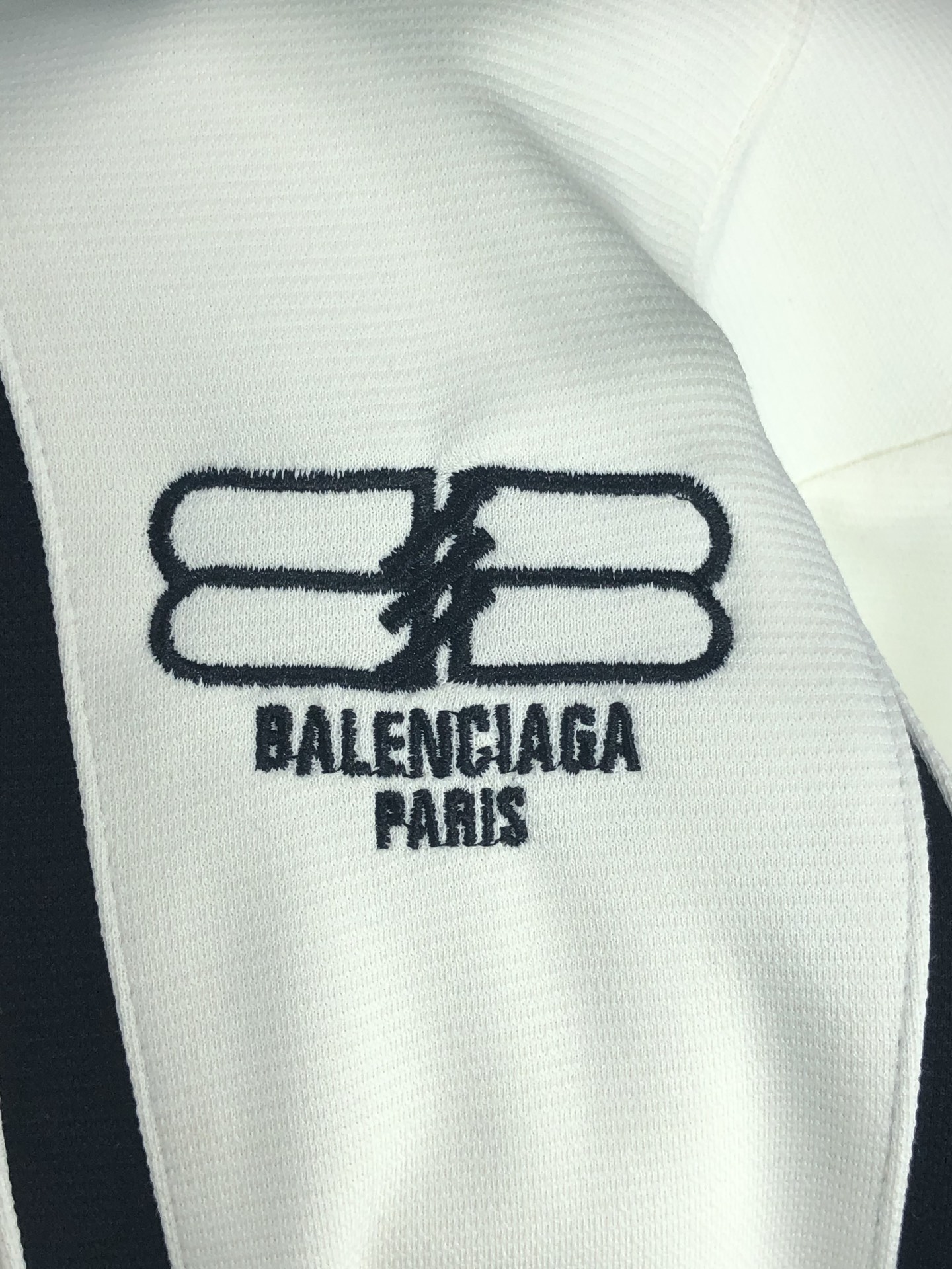 。巴黎世家 。2025秋冬新款字母logo针织棉卫衣T恤 渠道精品！都市系列产物，奢华程度满分的字母lo