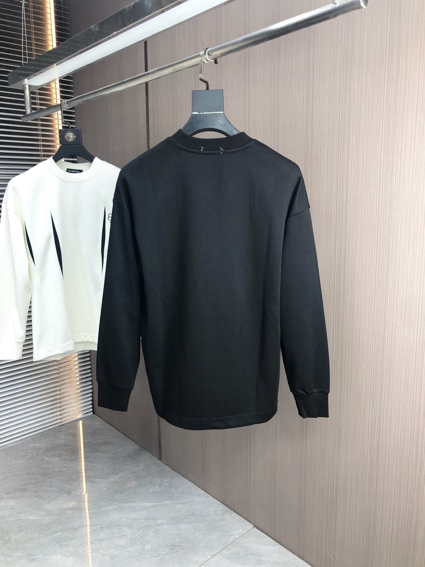 。巴黎世家。2025秋冬新款字母logo针织棉卫衣T恤 渠道精品！都市系列产物，奢华程度满分的字母log