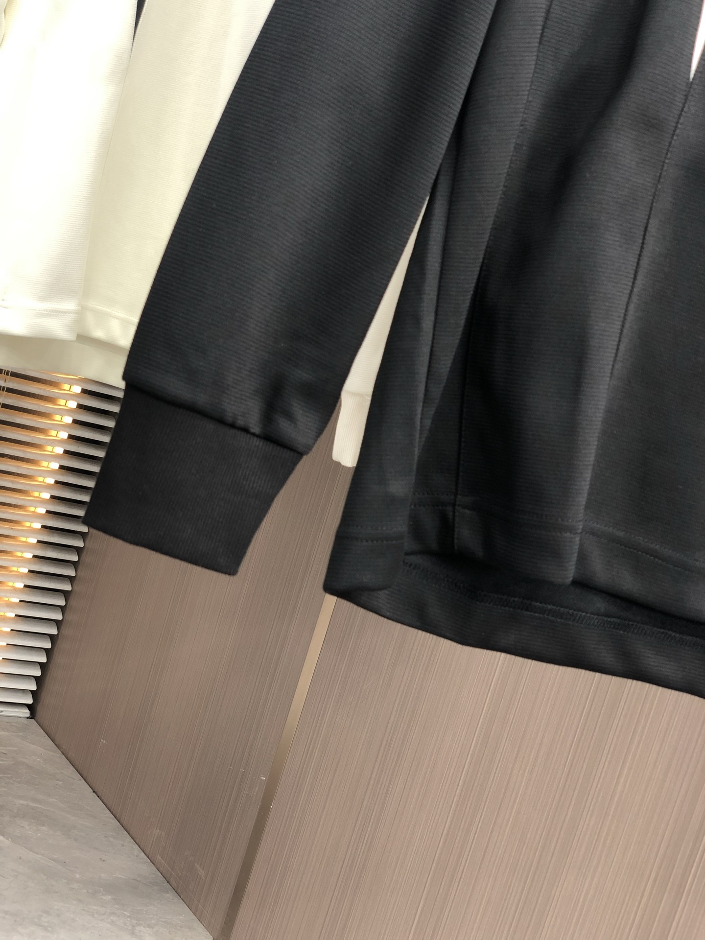 。巴黎世家。2025秋冬新款字母logo针织棉卫衣T恤 渠道精品！都市系列产物，奢华程度满分的字母log