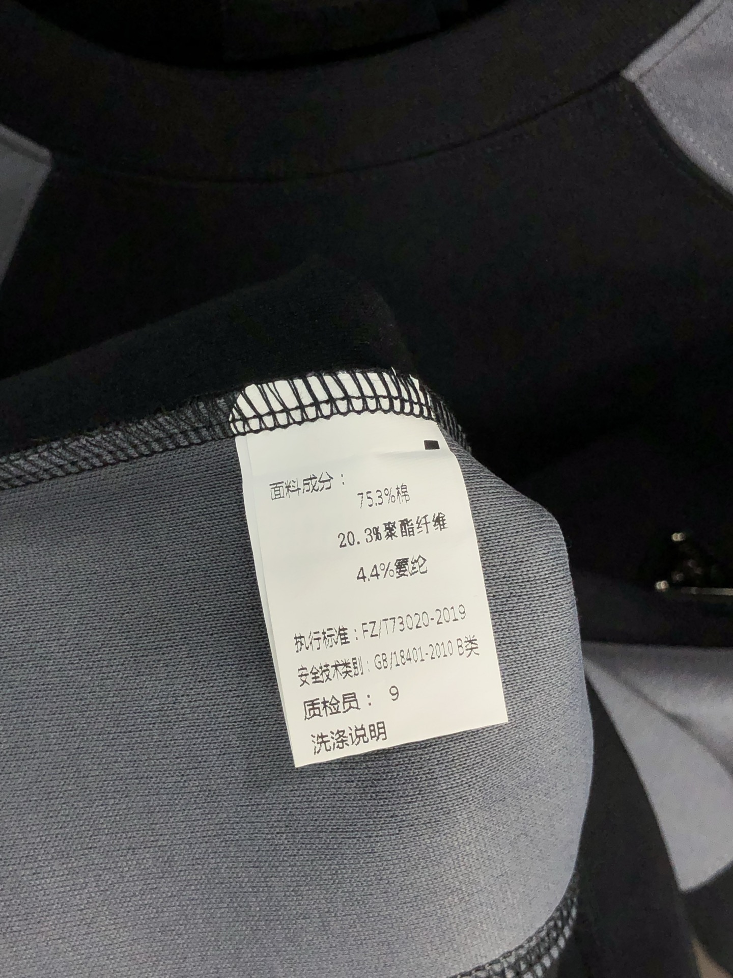 。普拉达。2025秋冬新款字母logo针织棉卫衣T恤 渠道精品！都市系列产物，奢华程度满分的字母logo