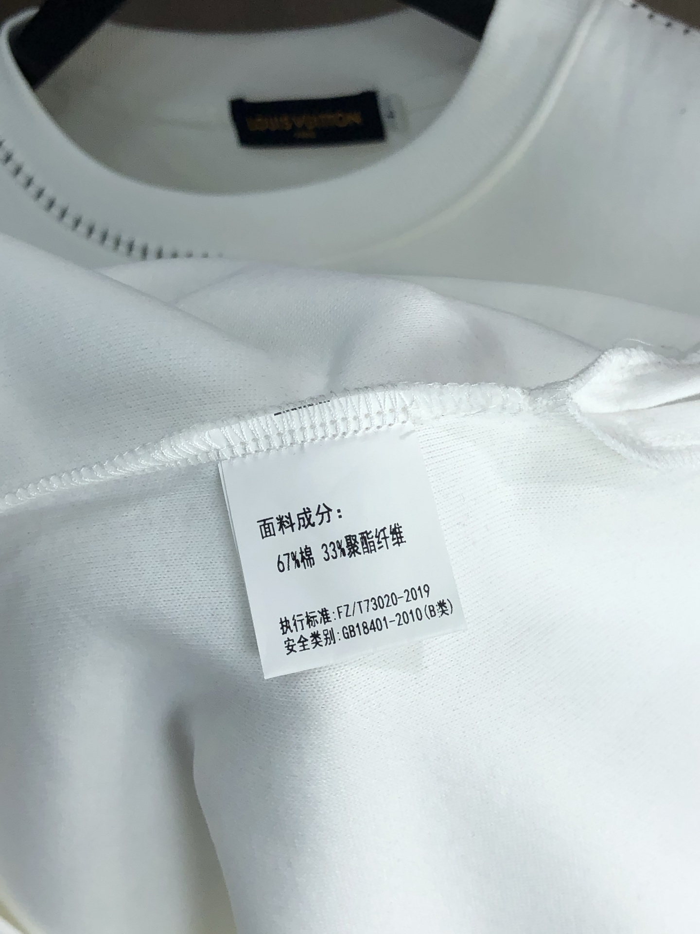 。Lv。2025秋冬新款字母logo针织棉卫衣T恤 渠道精品！都市系列产物，奢华程度满分的字母logo元