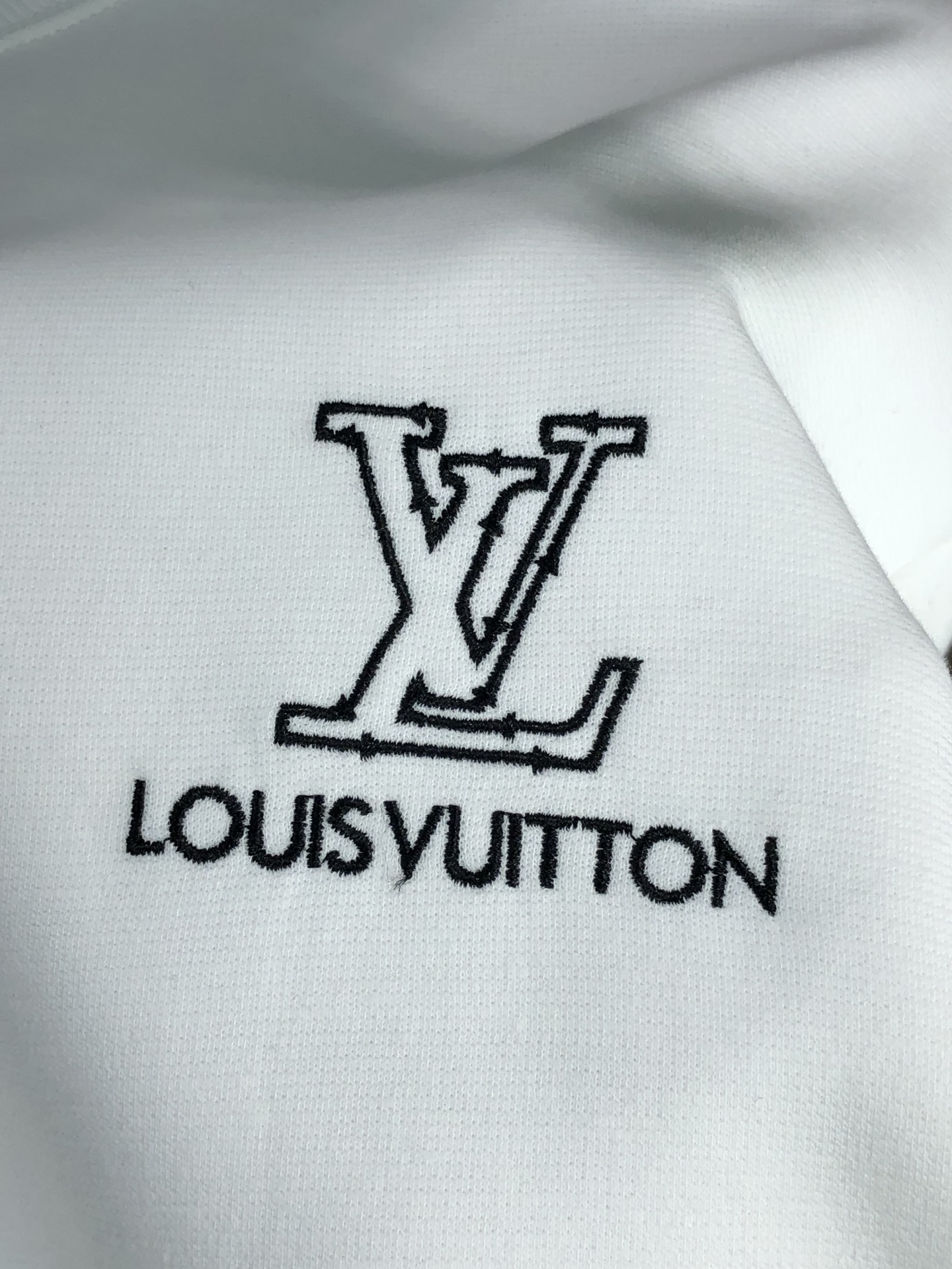 。Lv。2025秋冬新款字母logo针织棉卫衣T恤 渠道精品！都市系列产物，奢华程度满分的字母logo元