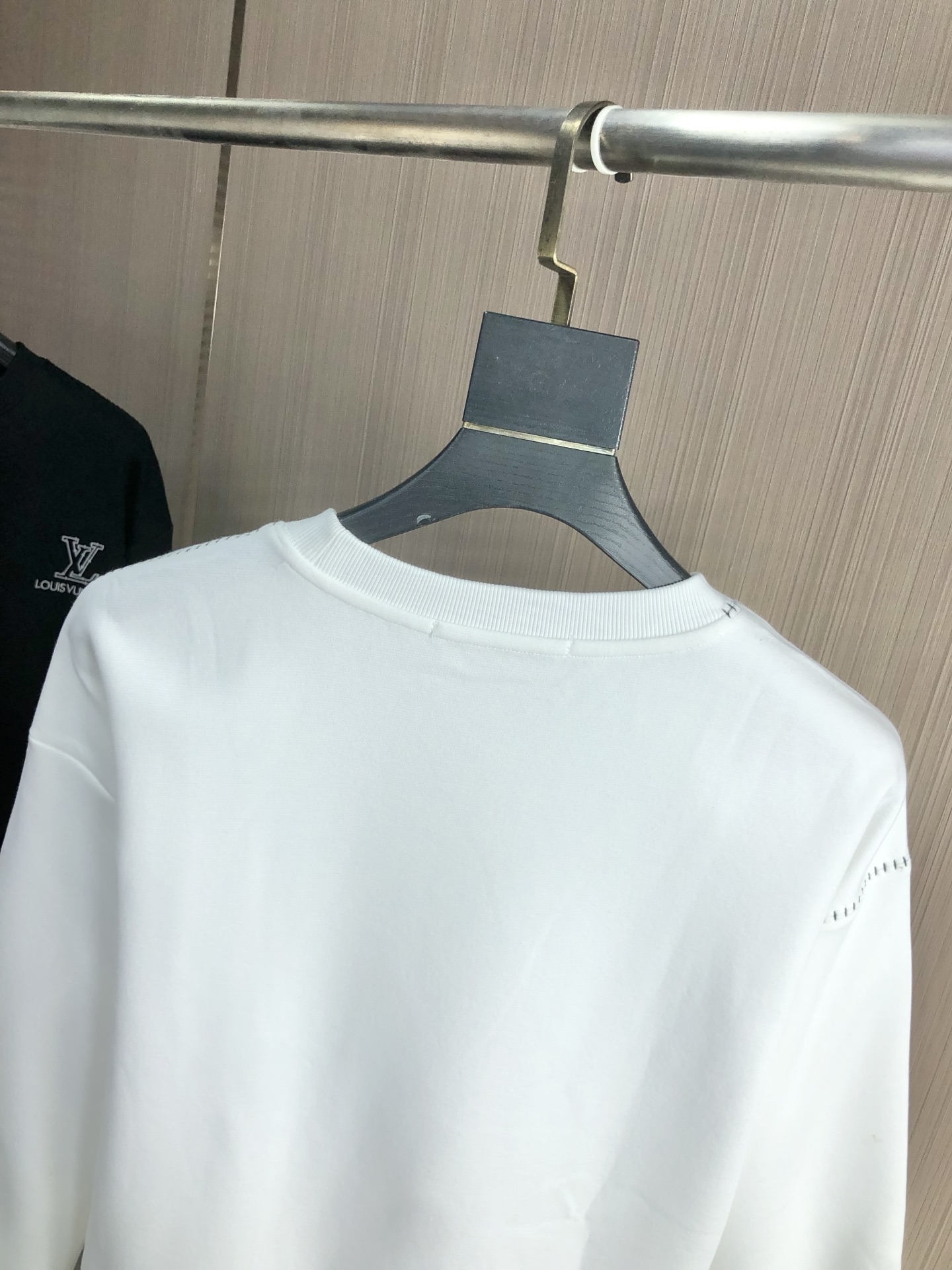 。Lv。2025秋冬新款字母logo针织棉卫衣T恤 渠道精品！都市系列产物，奢华程度满分的字母logo元