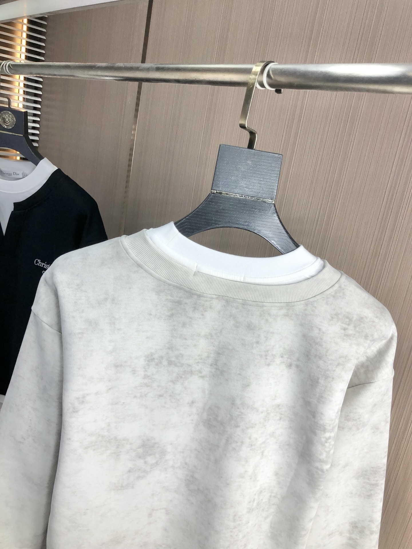 。Dior。2025秋冬新款字母logo针织棉卫衣T恤 渠道精品！都市系列产物，奢华程度满分的字母log