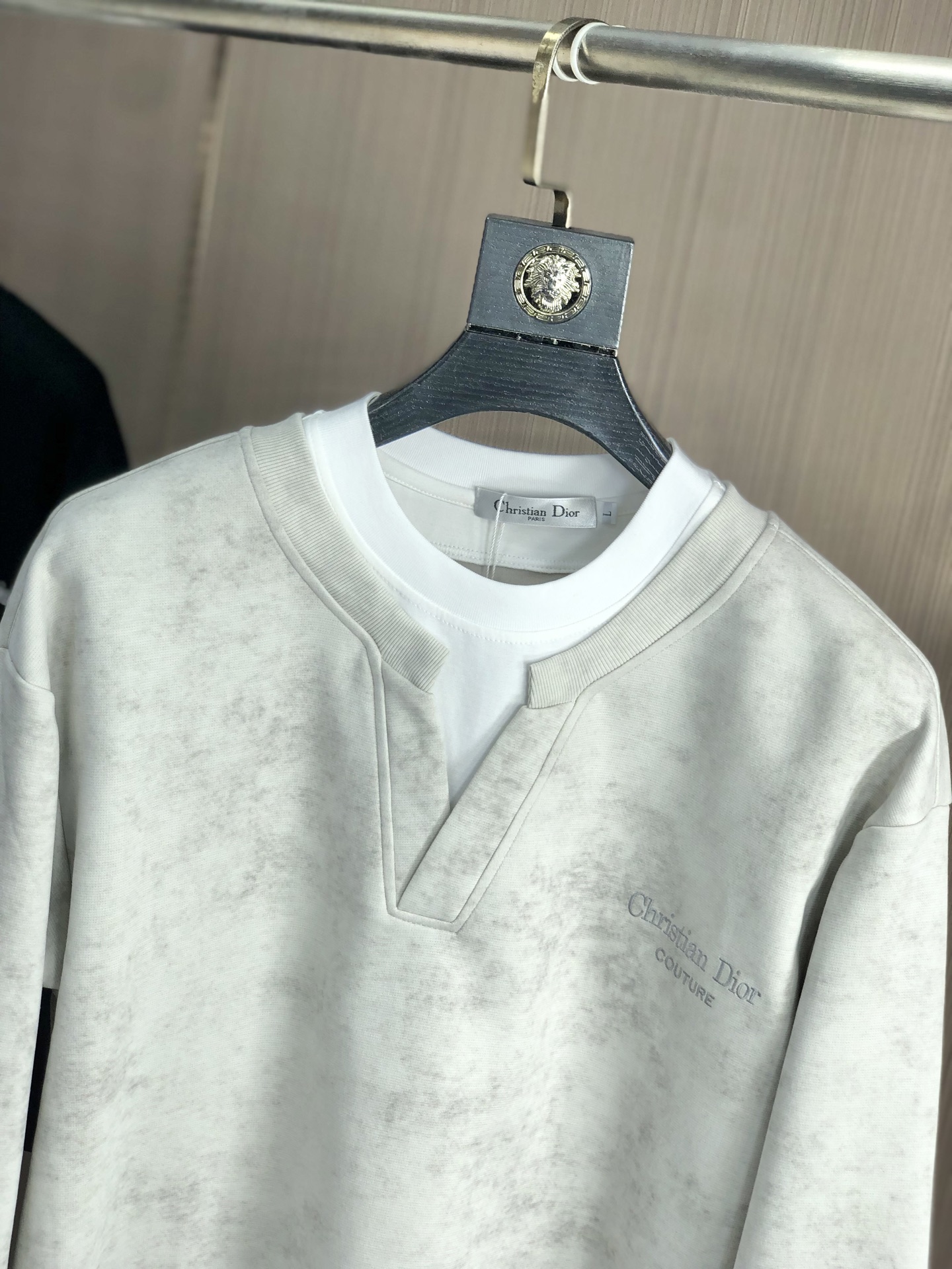 。Dior。2025秋冬新款字母logo针织棉卫衣T恤 渠道精品！都市系列产物，奢华程度满分的字母log