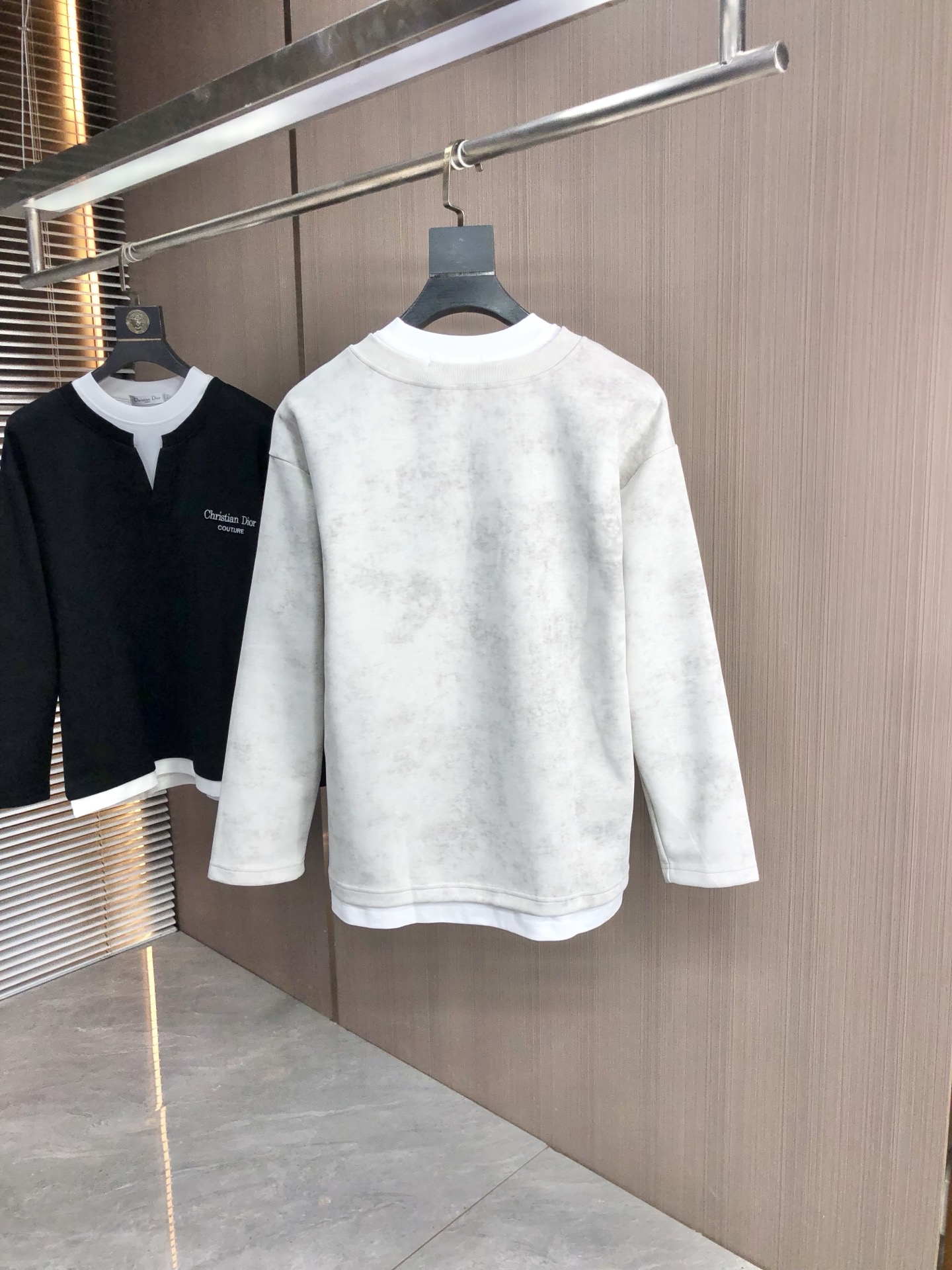 。Dior。2025秋冬新款字母logo针织棉卫衣T恤 渠道精品！都市系列产物，奢华程度满分的字母log