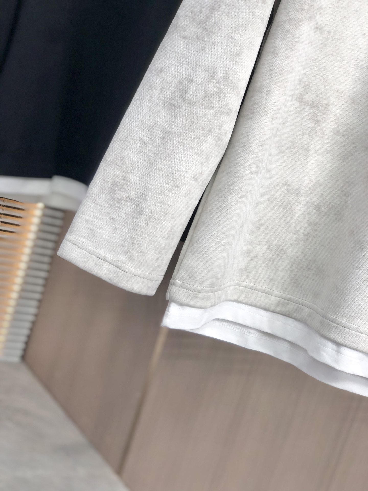 。Dior。2025秋冬新款字母logo针织棉卫衣T恤 渠道精品！都市系列产物，奢华程度满分的字母log