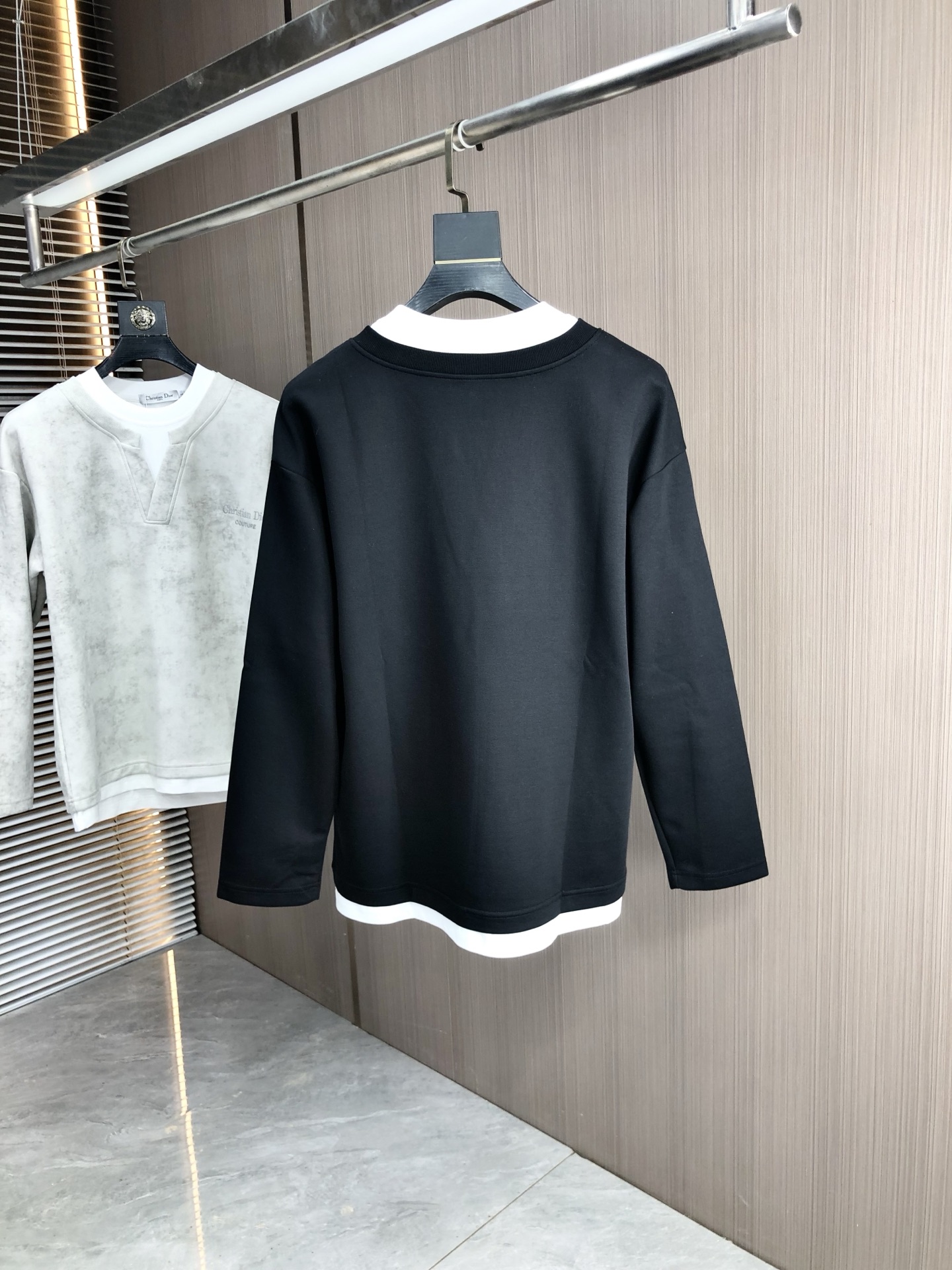 。Dior。2025秋冬新款字母logo针织棉卫衣T恤 渠道精品！都市系列产物，奢华程度满分的字母log