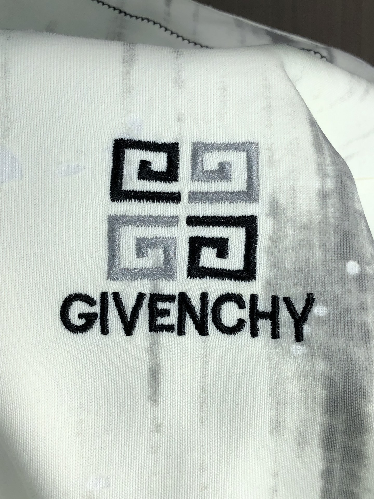 。纪梵希。2025秋冬新款字母logo针织棉卫衣T恤 渠道精品！都市系列产物，奢华程度满分的字母logo